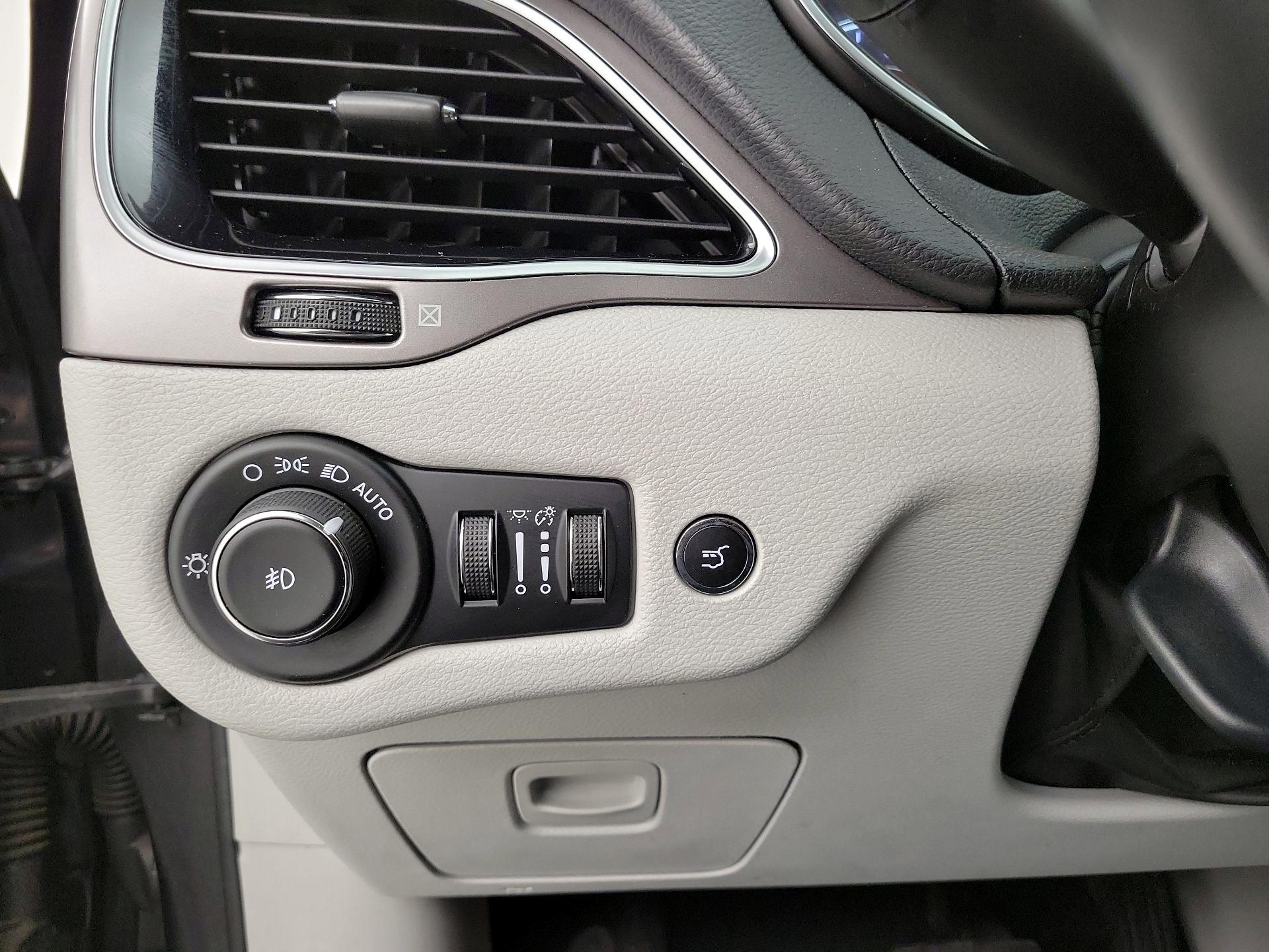 Thumbnail: 2020 Jeep Cherokee - 13