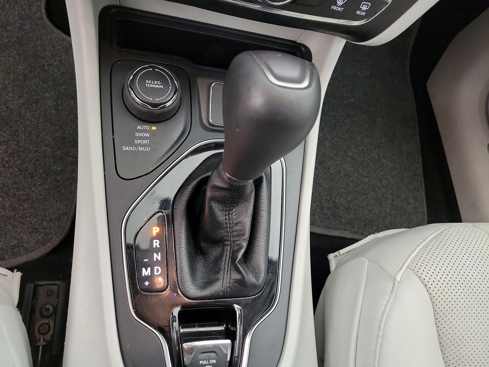 Thumbnail: 2020 Jeep Cherokee - 17