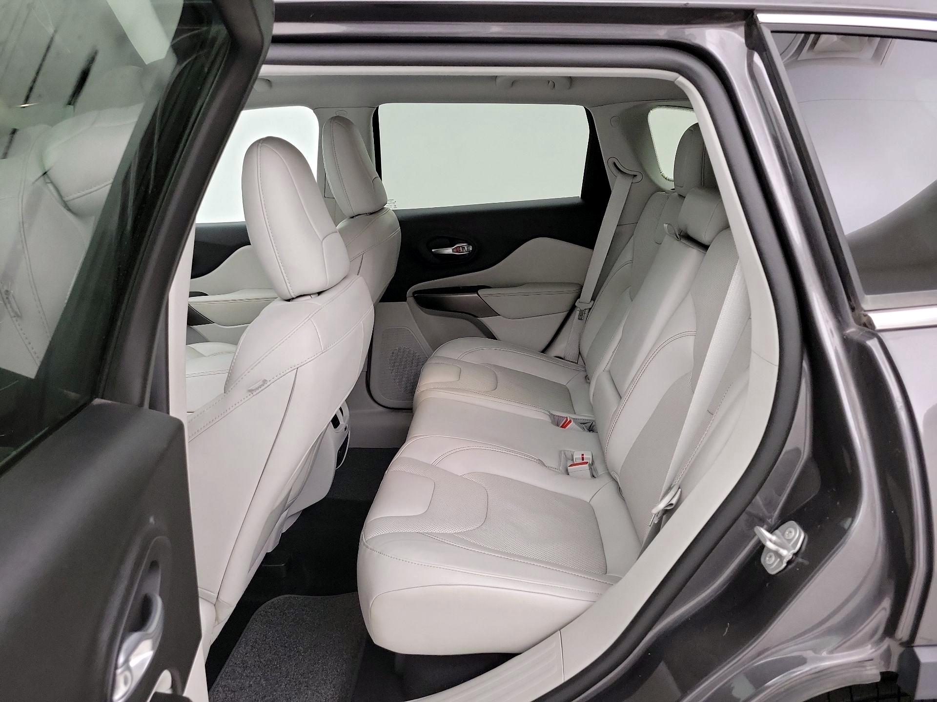 Thumbnail: 2020 Jeep Cherokee - 19