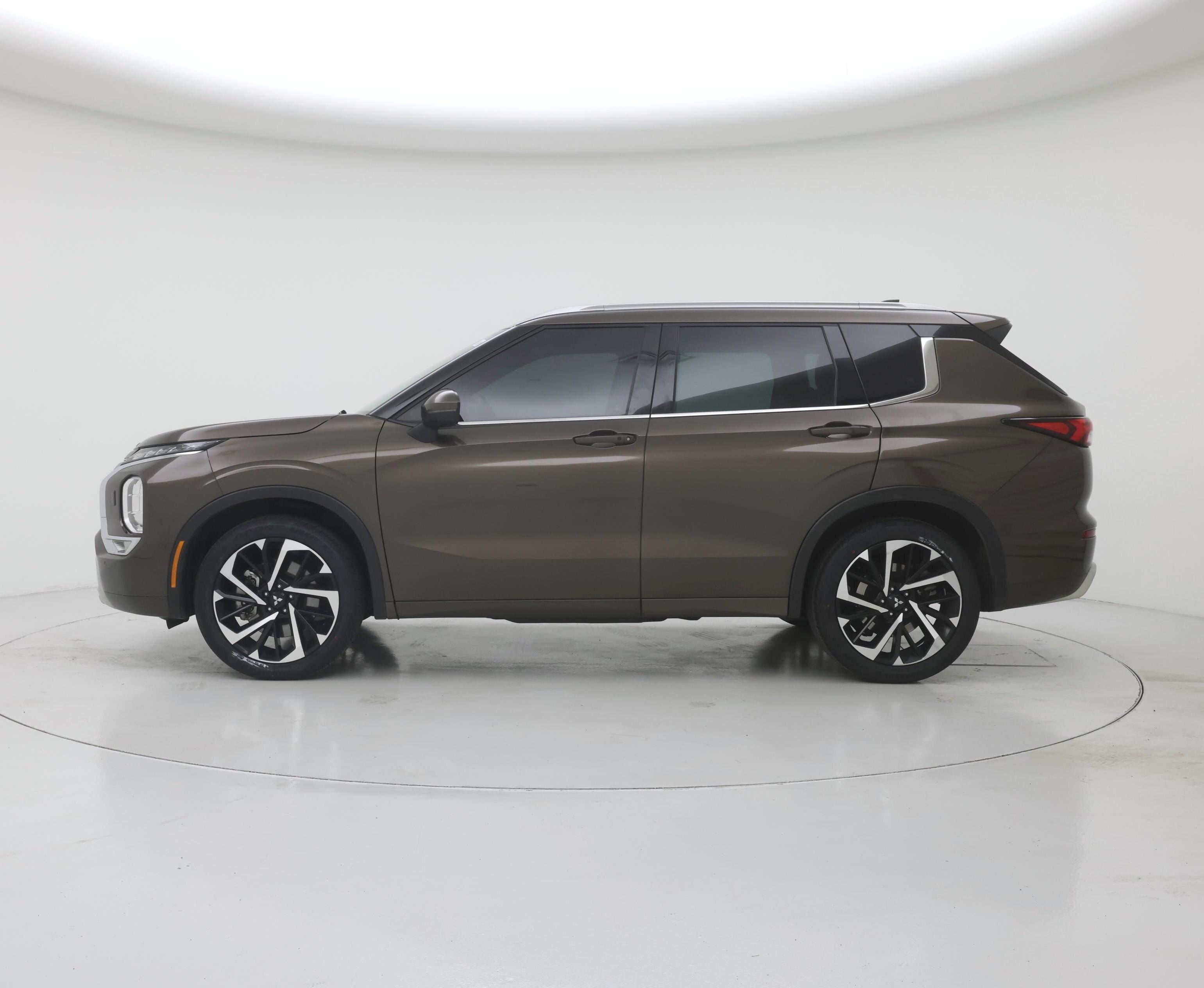 Thumbnail: 2022 Mitsubishi Outlander - 3