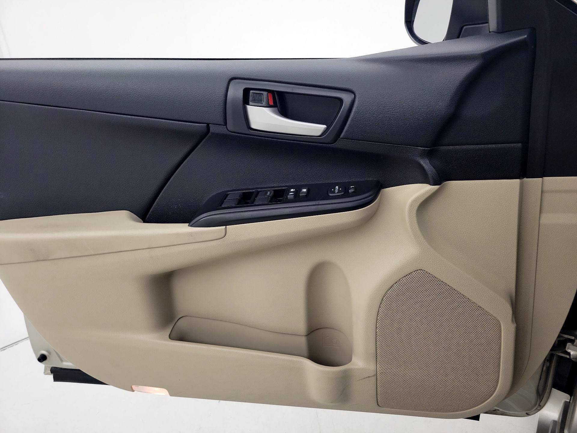 Thumbnail: 2014 Toyota Camry - 12