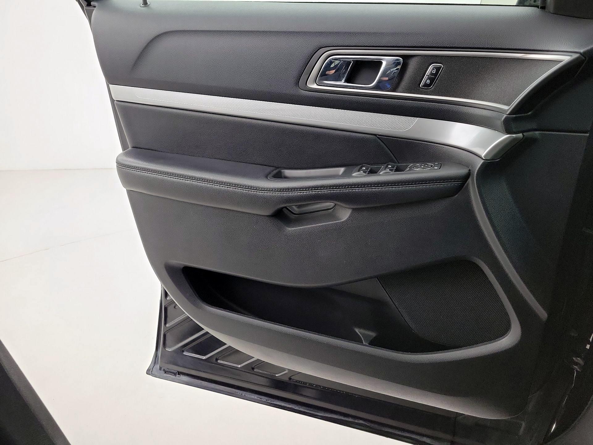 Thumbnail: 2016 Ford Explorer - 12