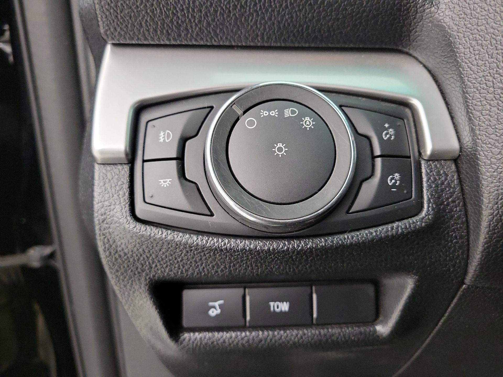 Thumbnail: 2016 Ford Explorer - 13