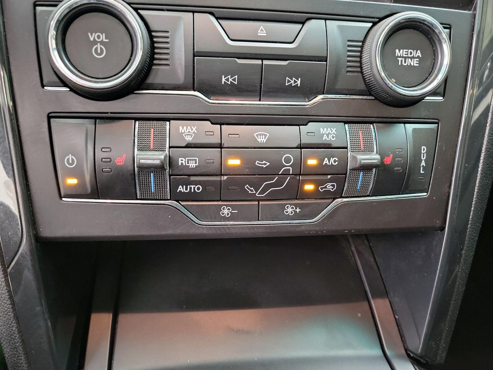 Thumbnail: 2016 Ford Explorer - 17