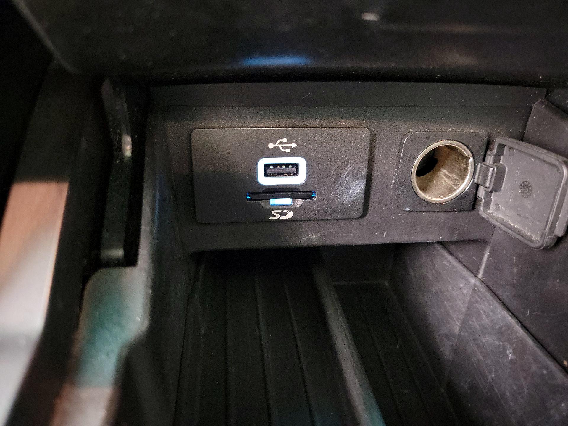 Thumbnail: 2016 Ford Explorer - 19