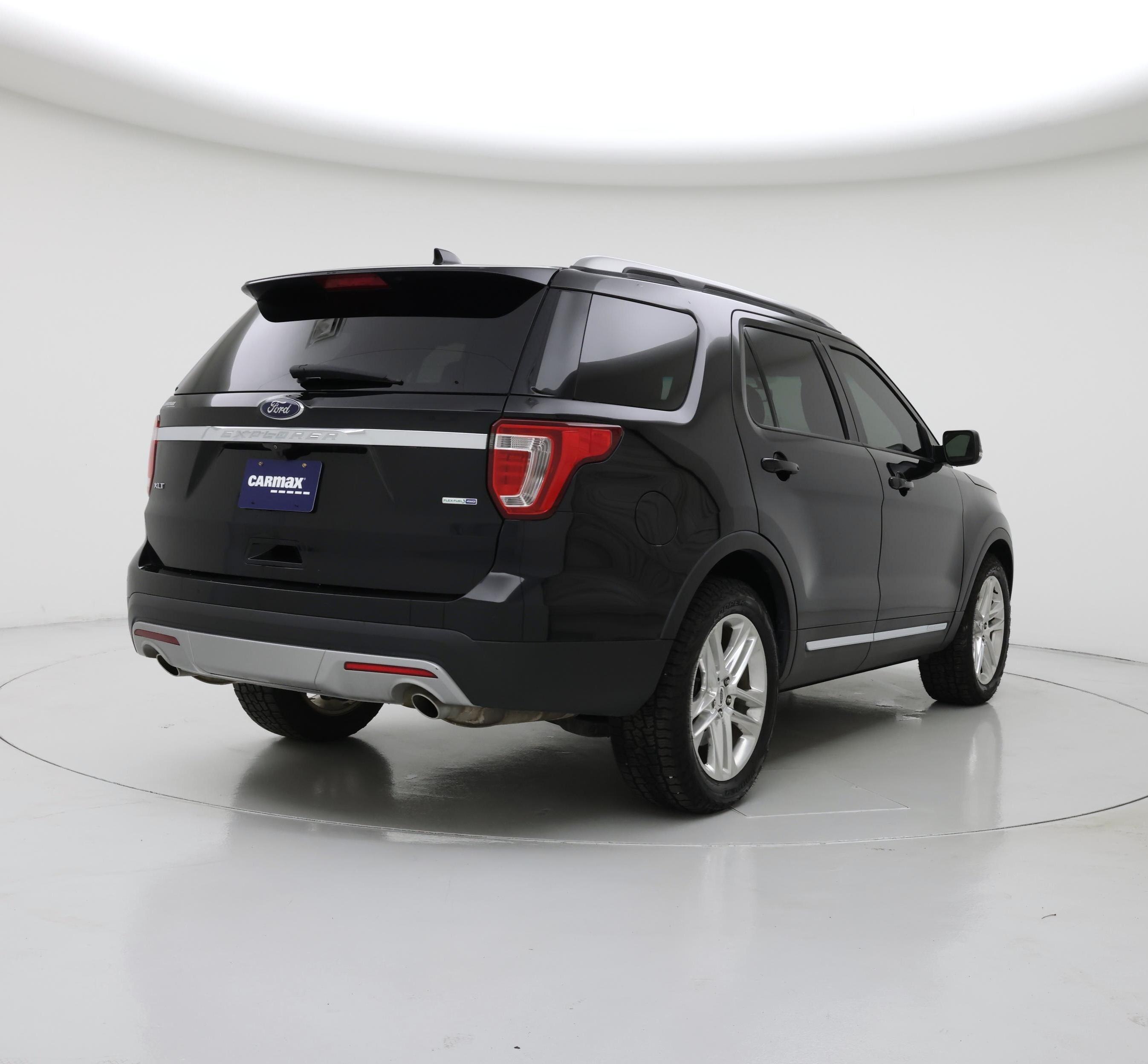 Thumbnail: 2016 Ford Explorer - 8