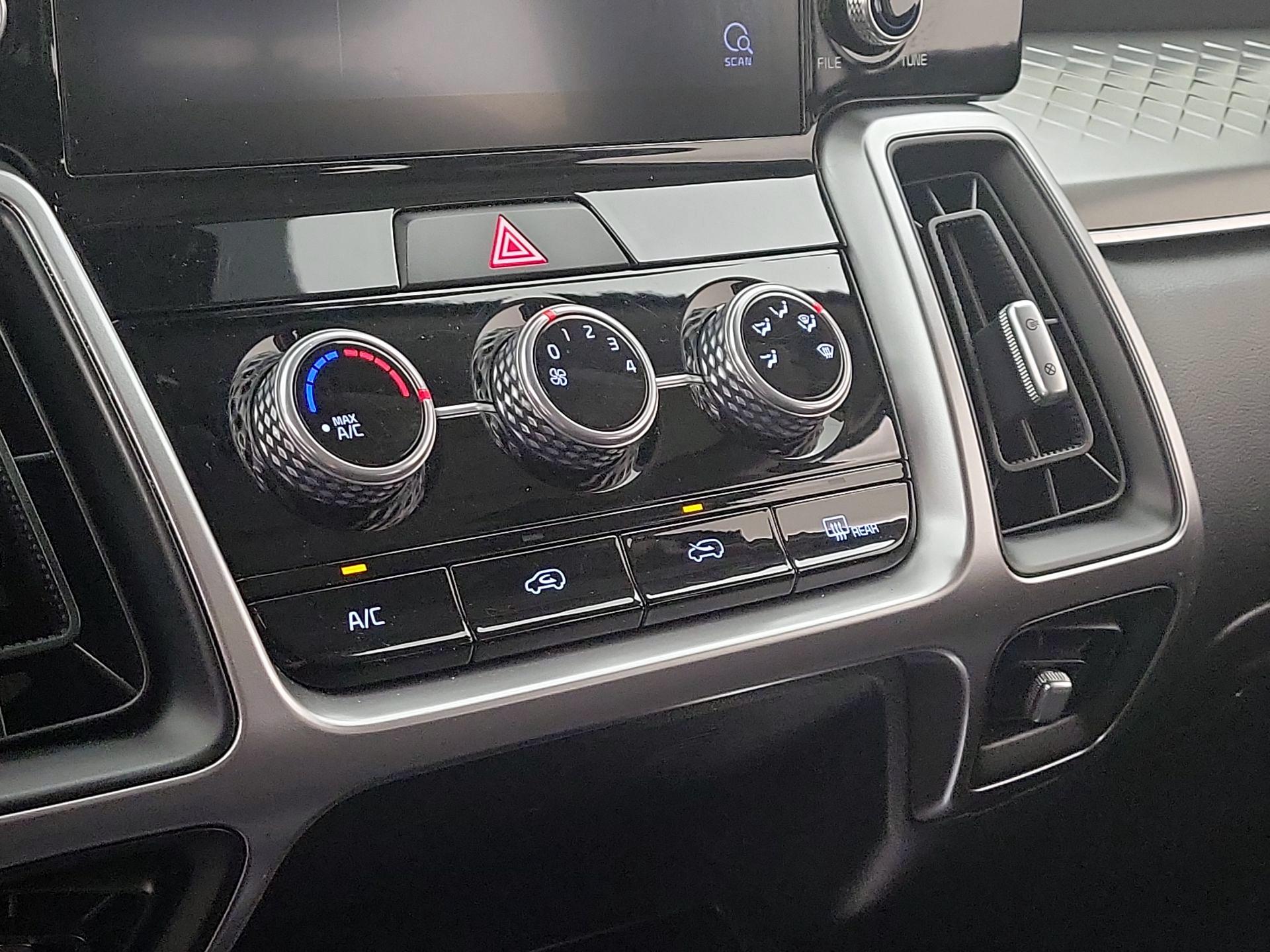 Thumbnail: 2021 Kia Sorento - 16