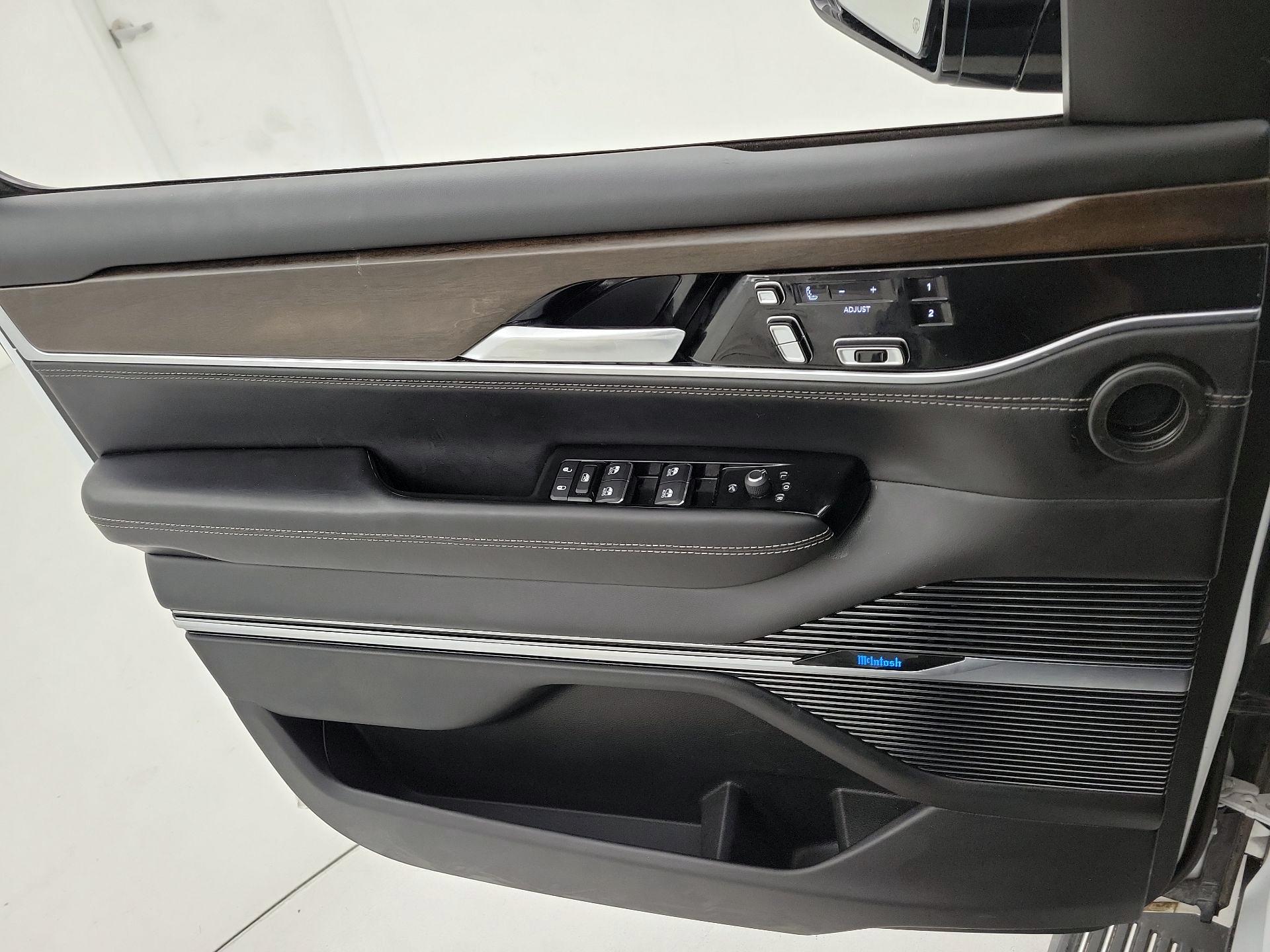 Thumbnail: 2022 Jeep Grand Wagoneer - 12