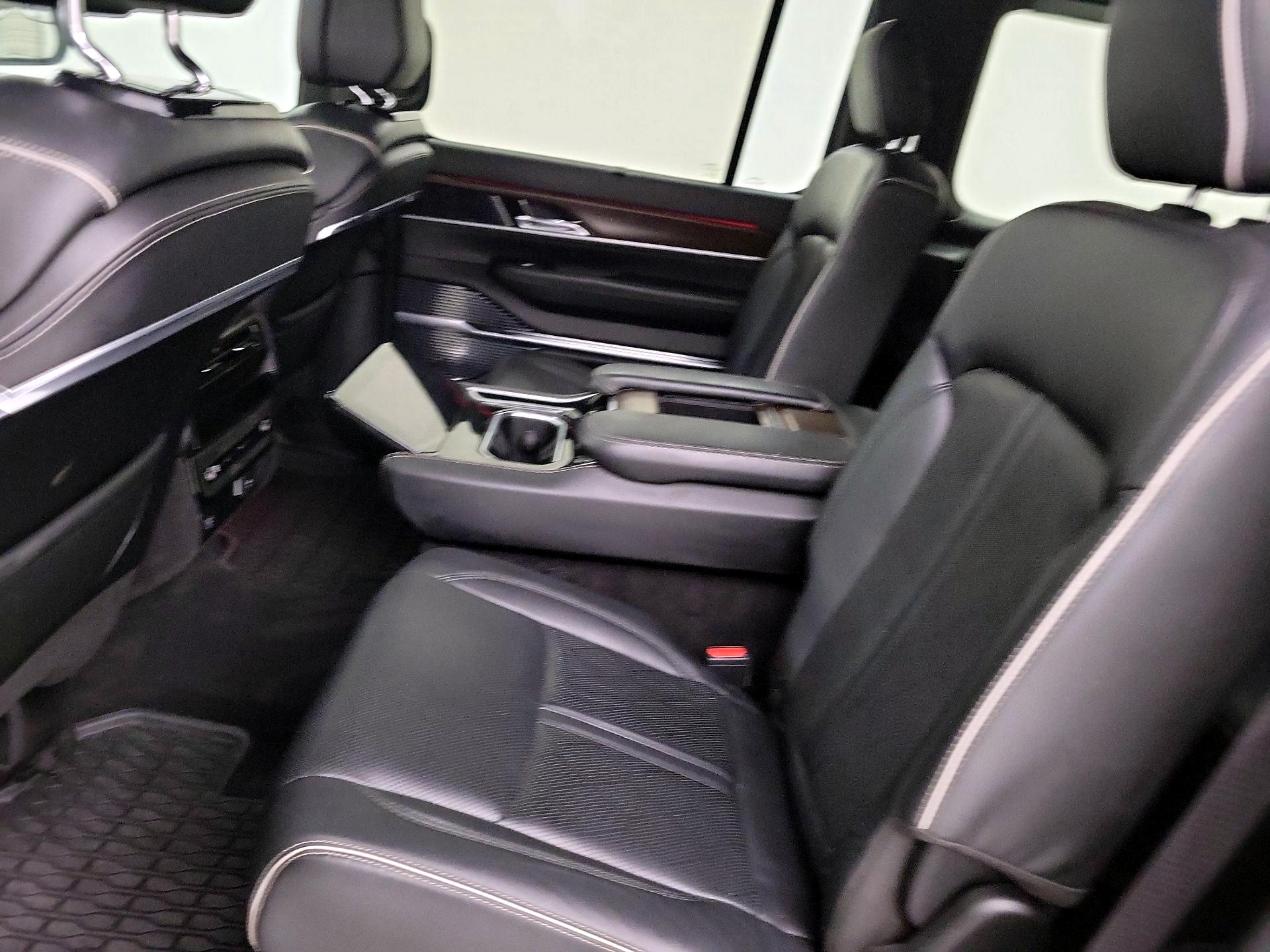 Thumbnail: 2022 Jeep Grand Wagoneer - 20
