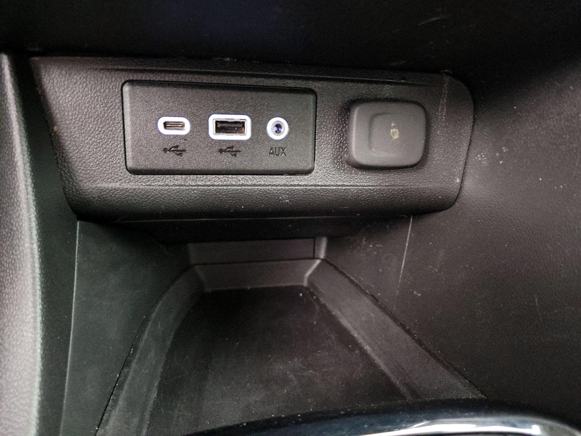 Thumbnail: 2023 Buick Encore GX - 18