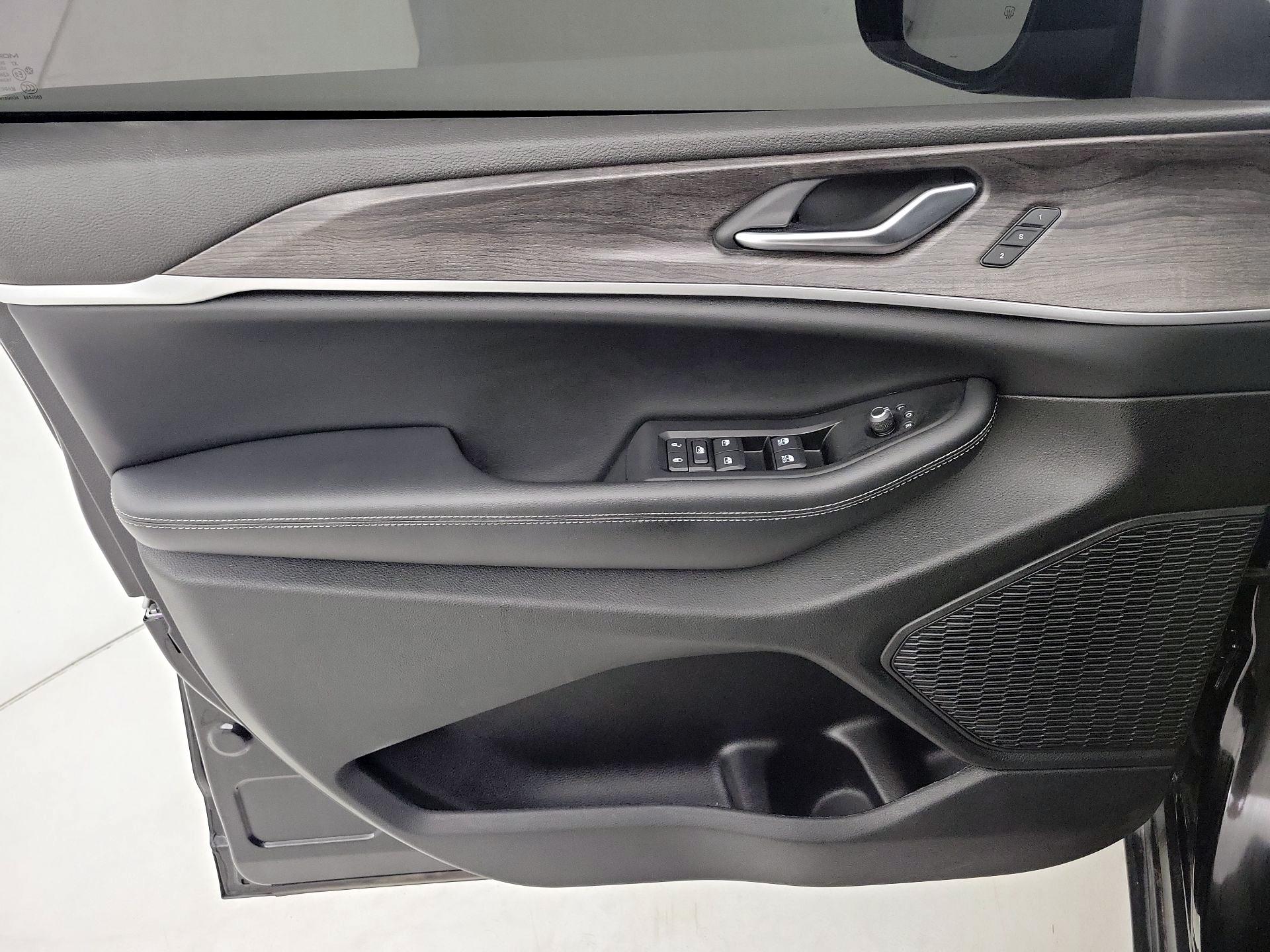 Thumbnail: 2023 Jeep Grand Cherokee - 12