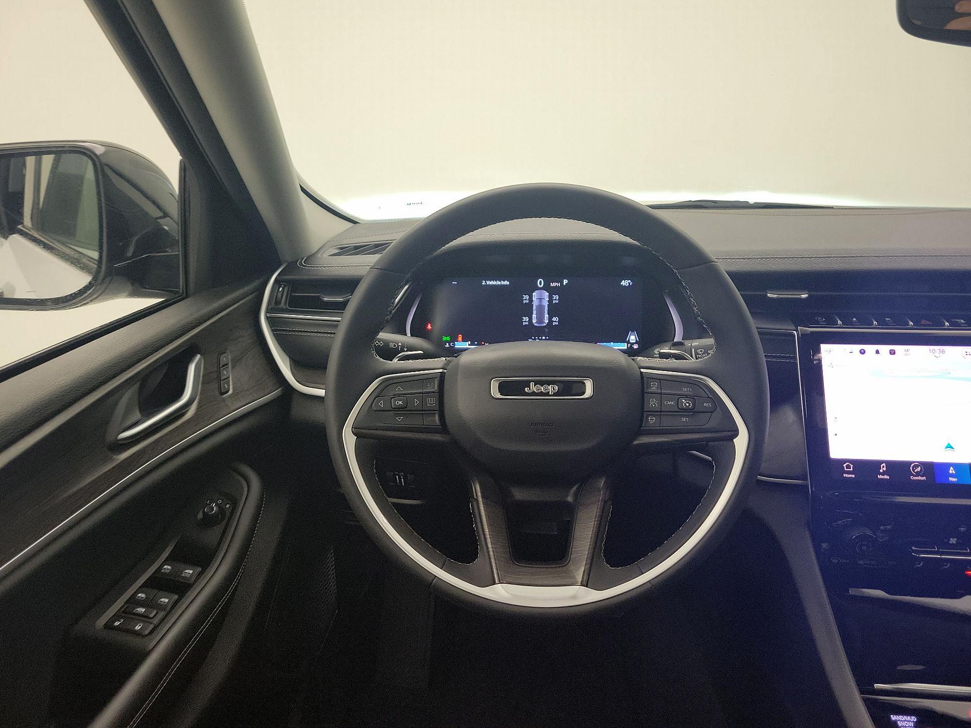 Thumbnail: 2023 Jeep Grand Cherokee - 10