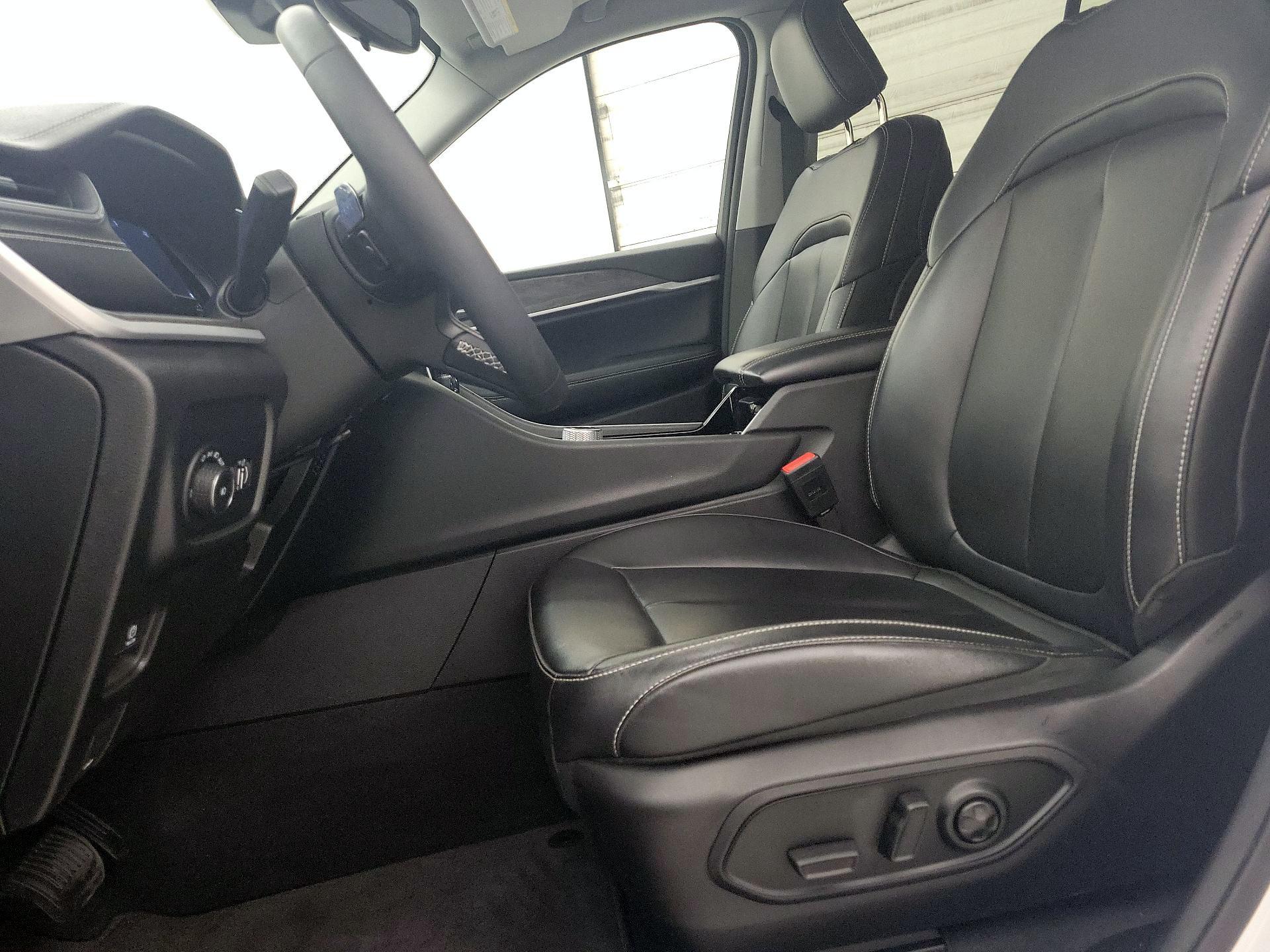 Thumbnail: 2023 Jeep Grand Cherokee - 11