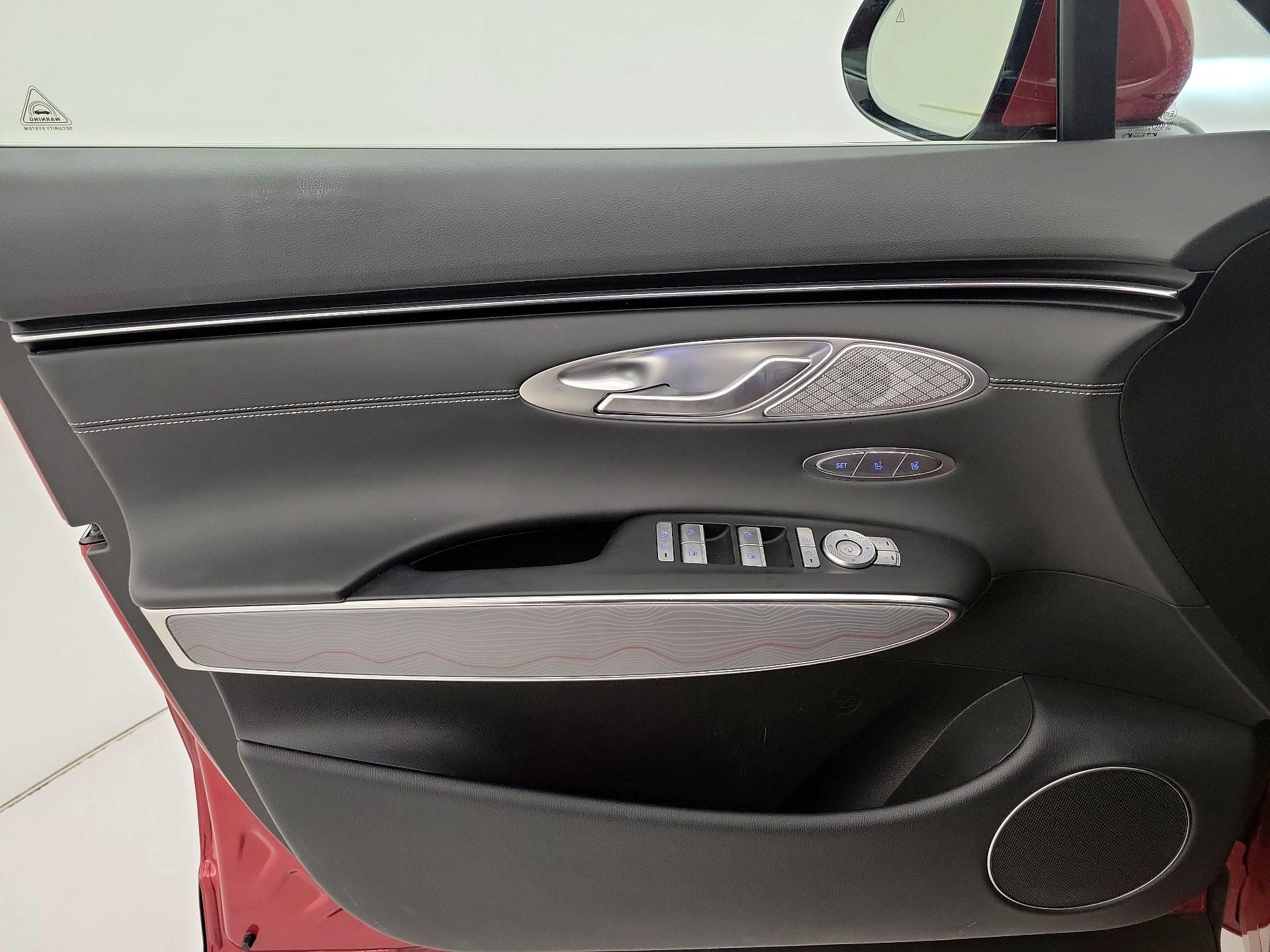 Thumbnail: 2025 Genesis GV70 - 12