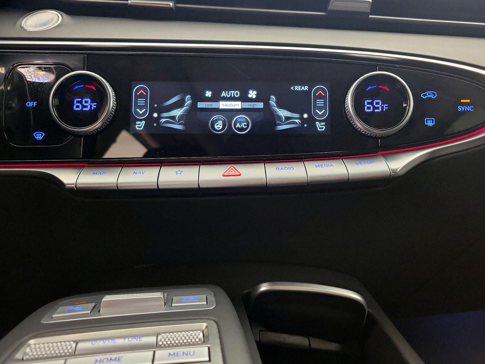 Thumbnail: 2025 Genesis GV70 - 17