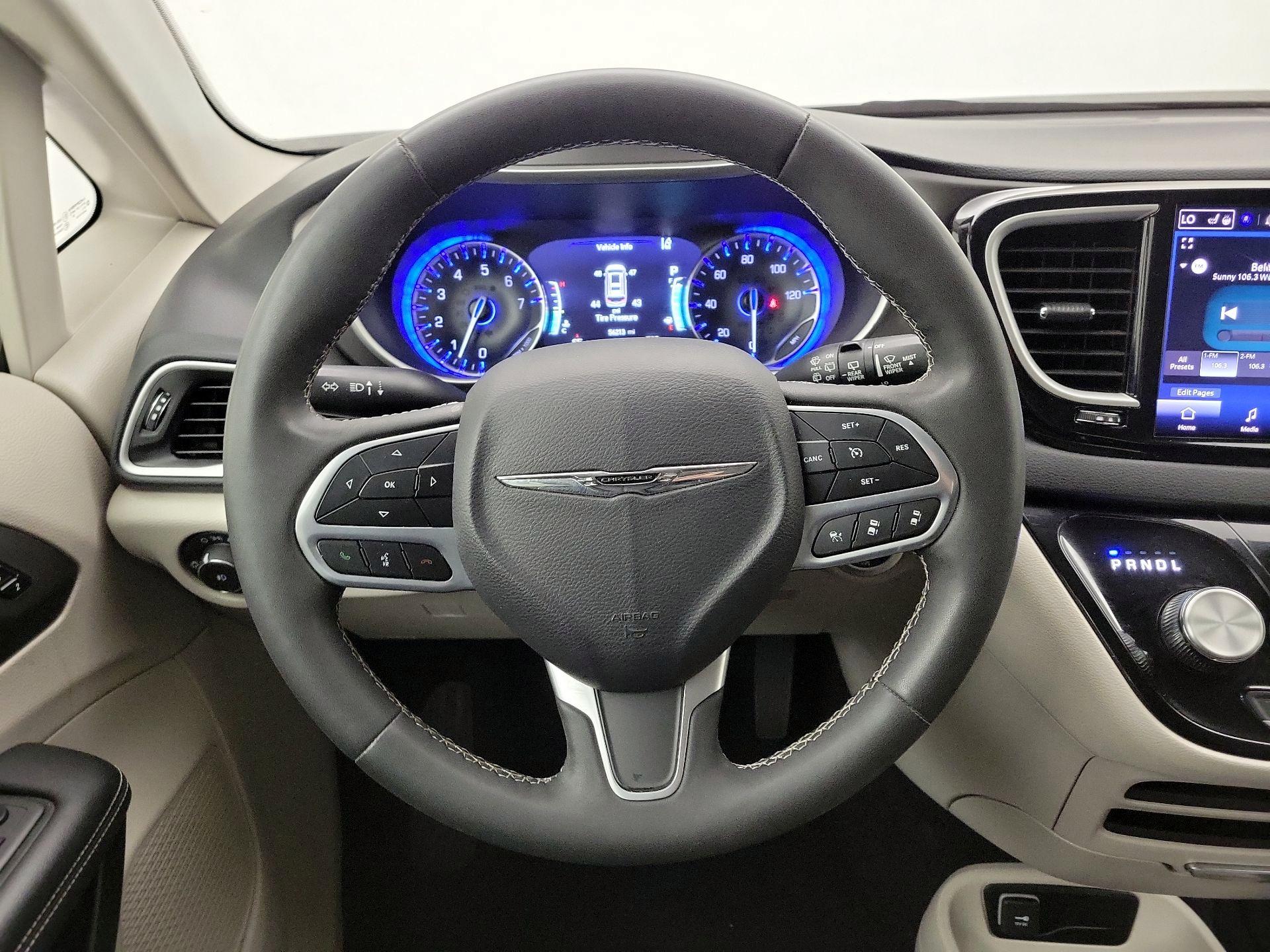 Thumbnail: 2023 Chrysler Pacifica - 10