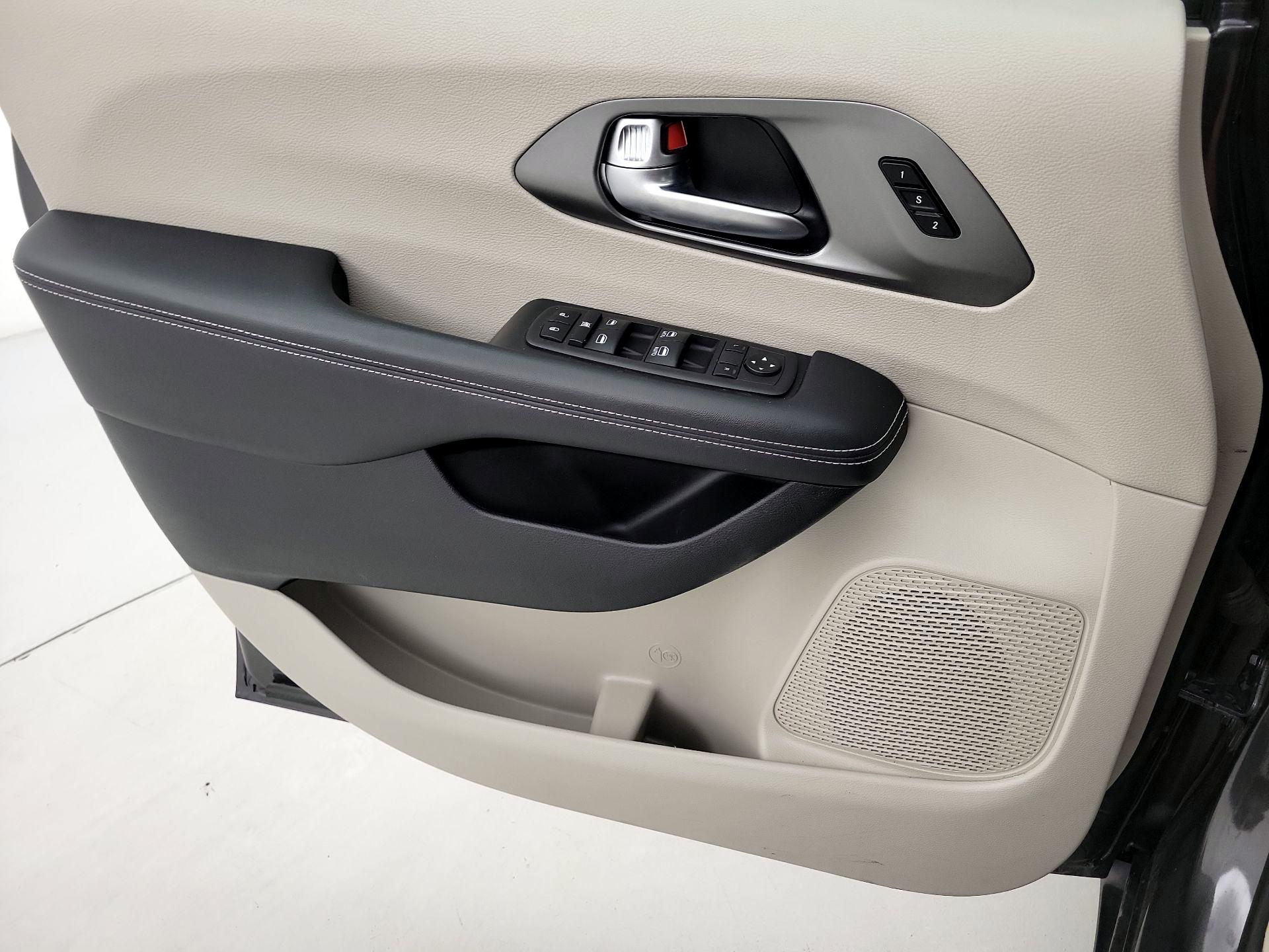 Thumbnail: 2023 Chrysler Pacifica - 12