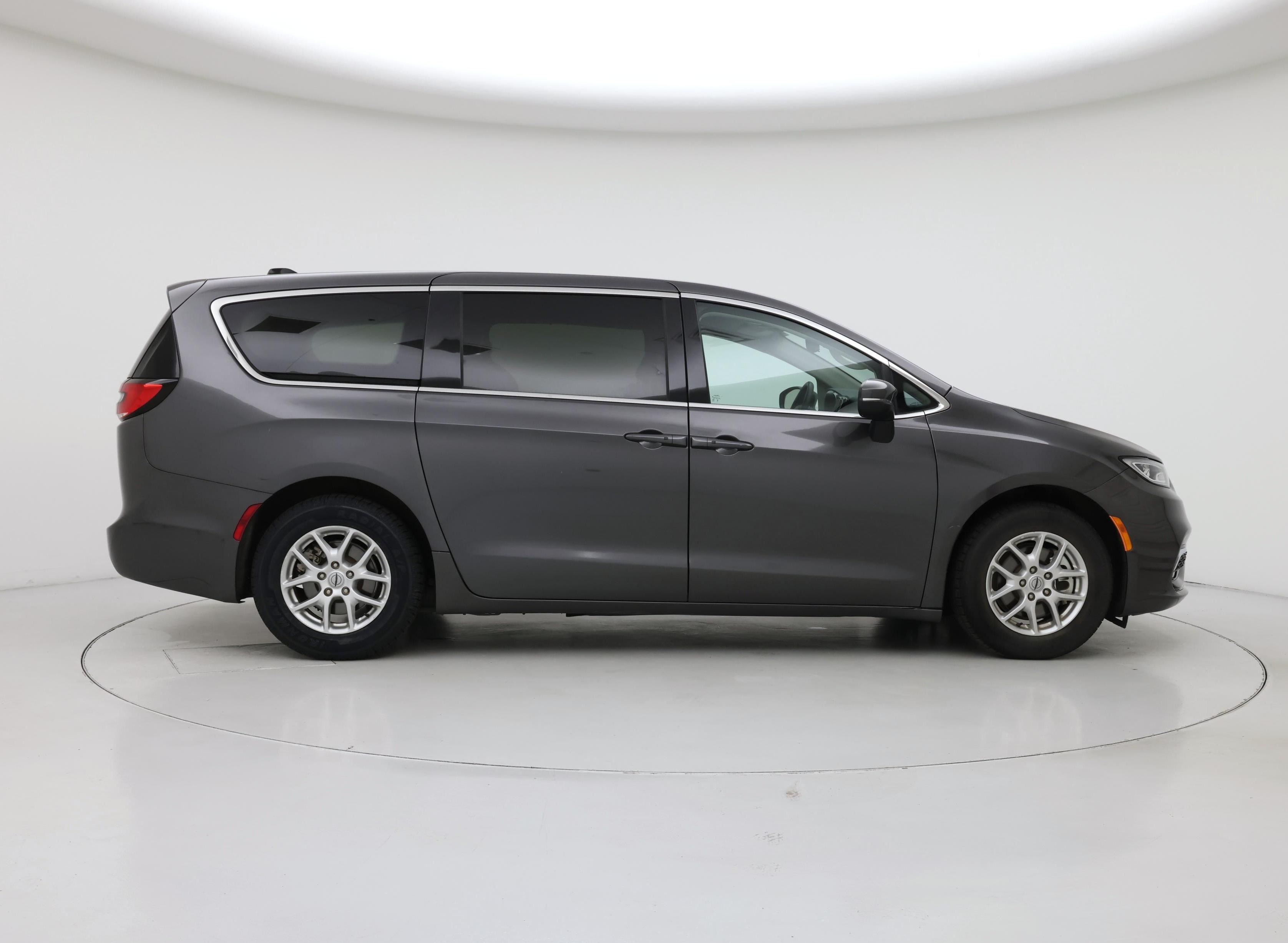Thumbnail: 2023 Chrysler Pacifica - 7