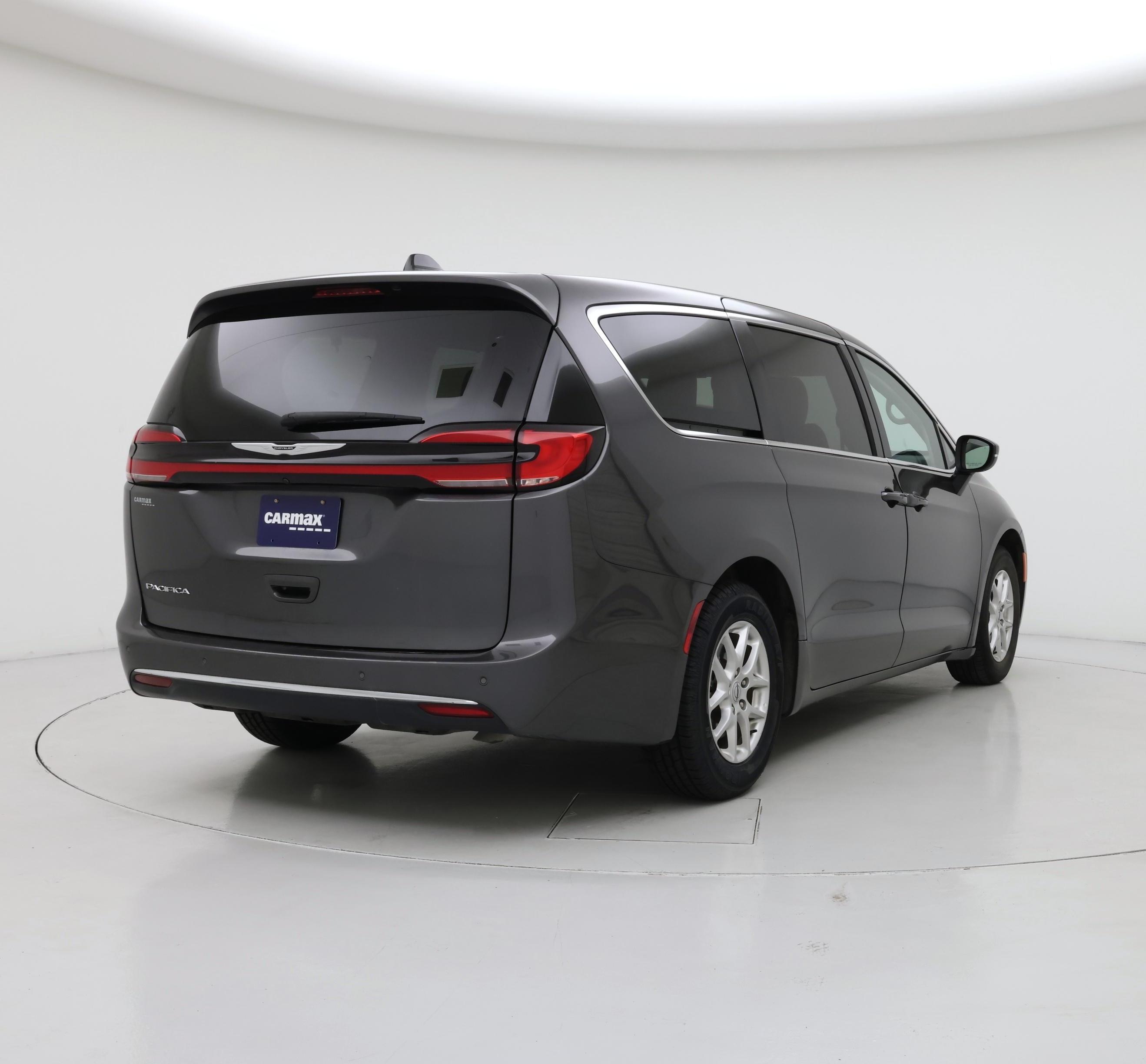 Thumbnail: 2023 Chrysler Pacifica - 8