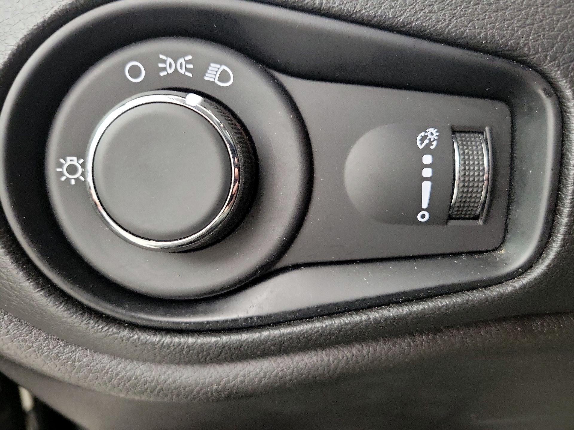 Thumbnail: 2021 Jeep Renegade - 13