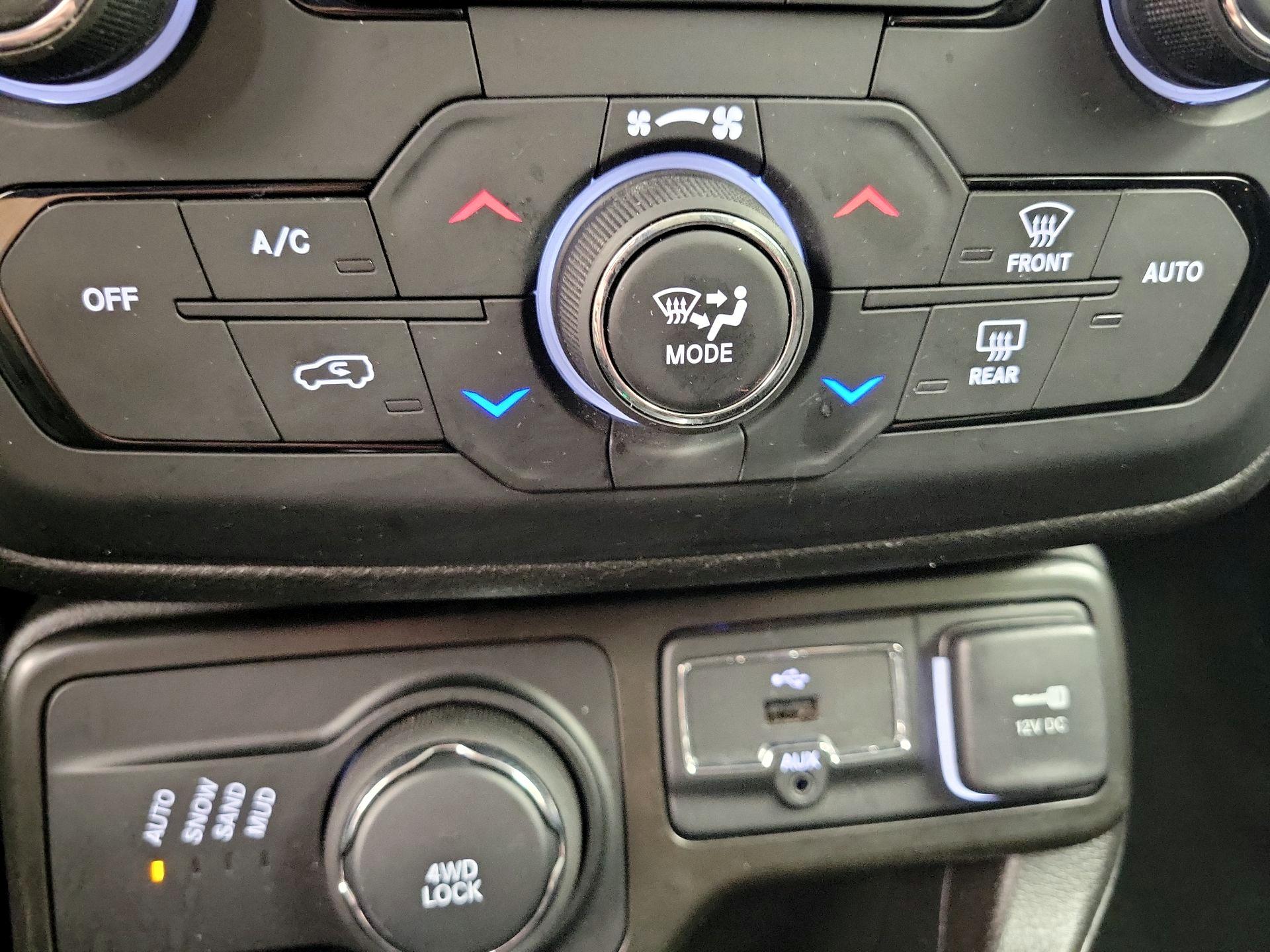 Thumbnail: 2021 Jeep Renegade - 16