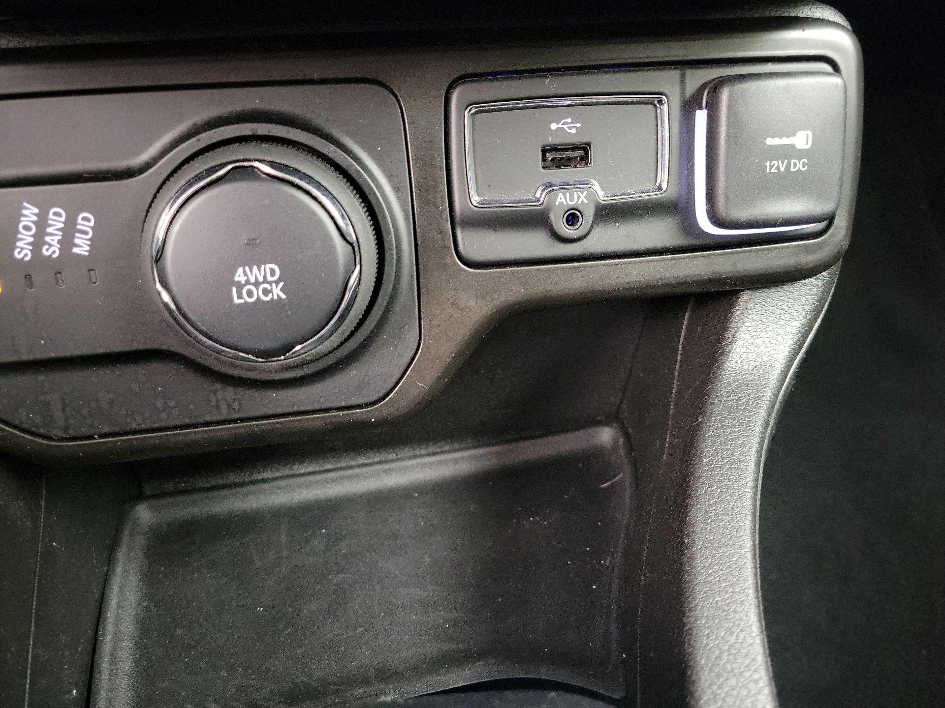 Thumbnail: 2021 Jeep Renegade - 18