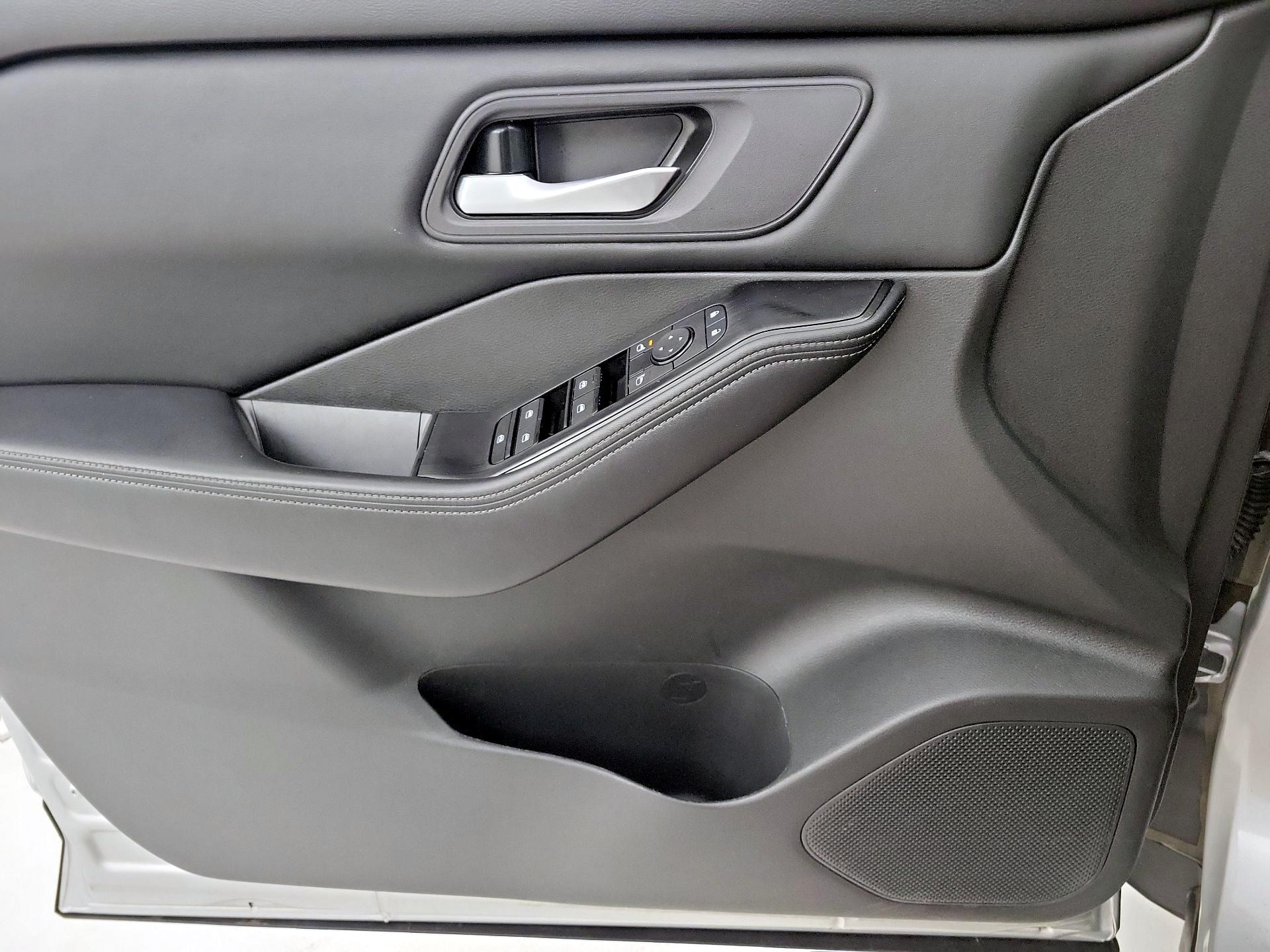 Thumbnail: 2024 Nissan Rogue - 12