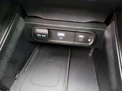 USB/AUX Ports