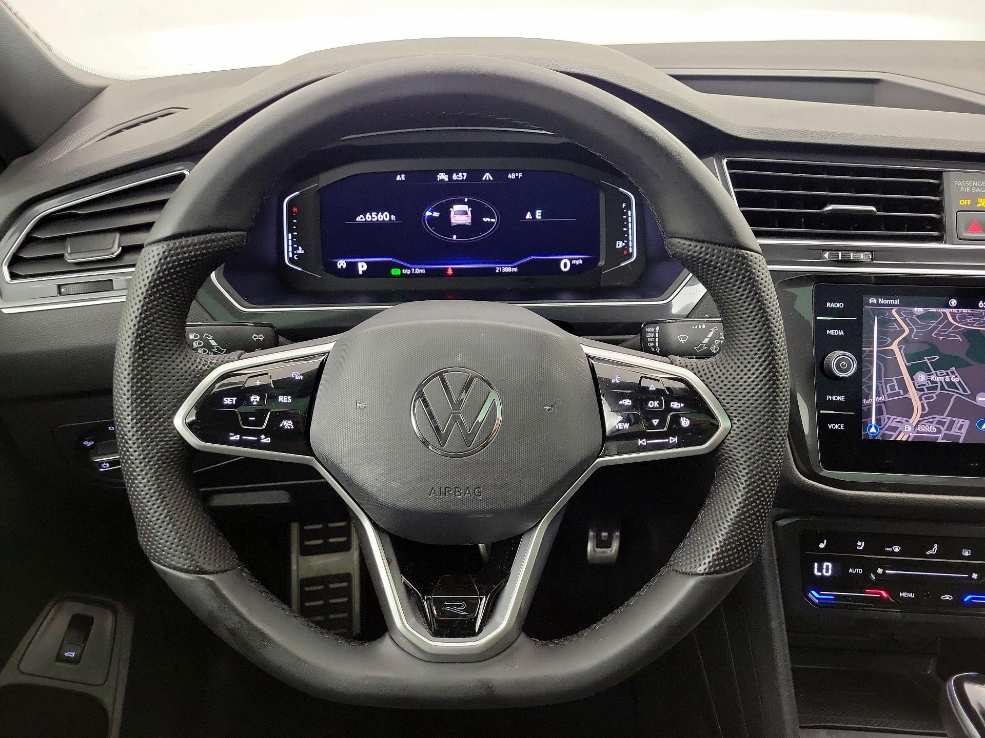 Thumbnail: 2022 Volkswagen Tiguan - 10