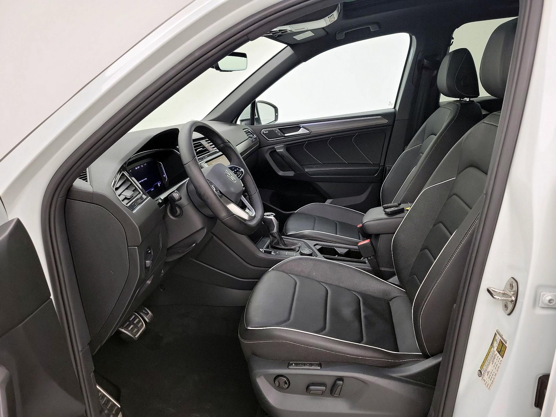 Thumbnail: 2022 Volkswagen Tiguan - 11