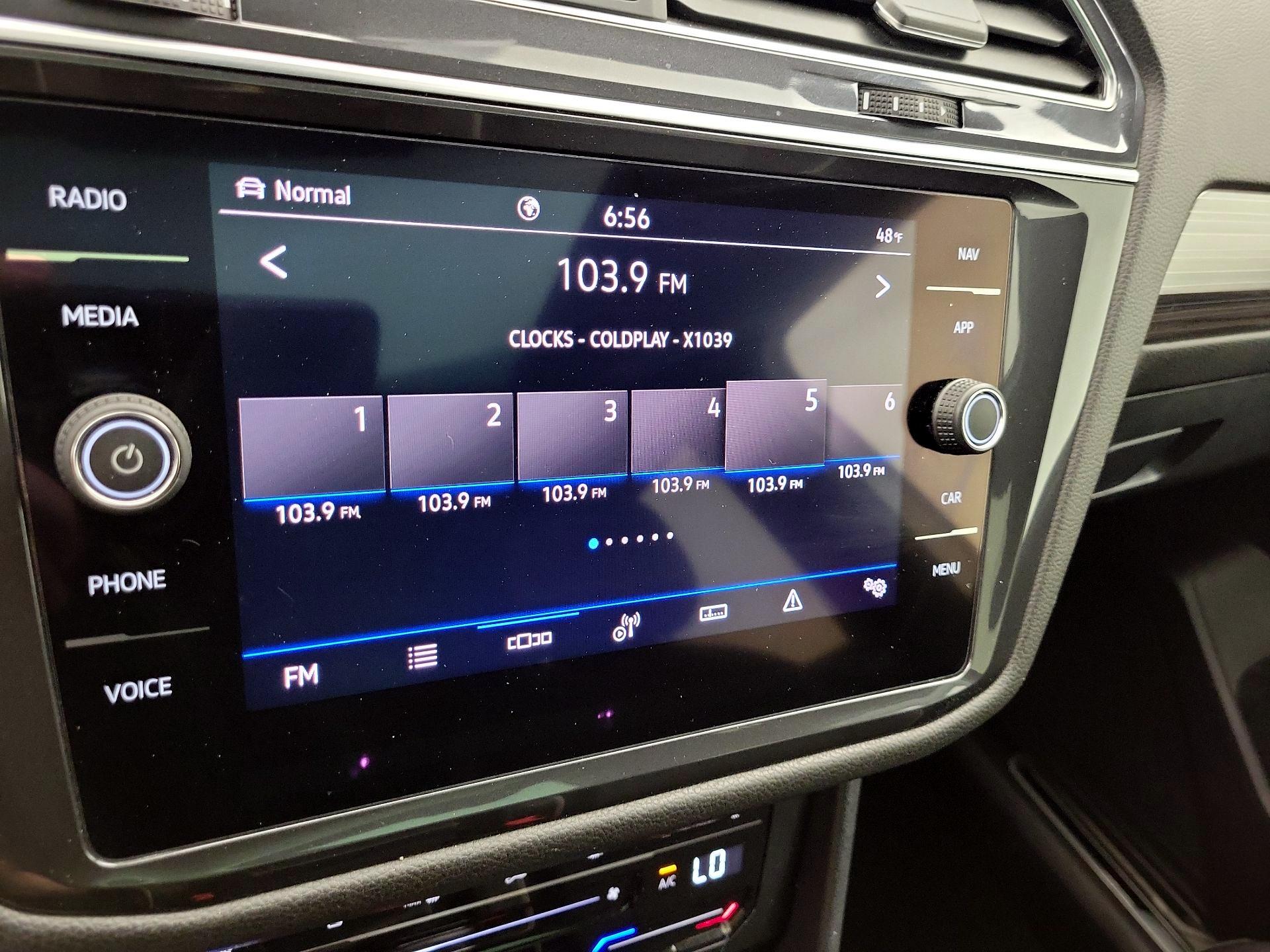 Thumbnail: 2022 Volkswagen Tiguan - 16