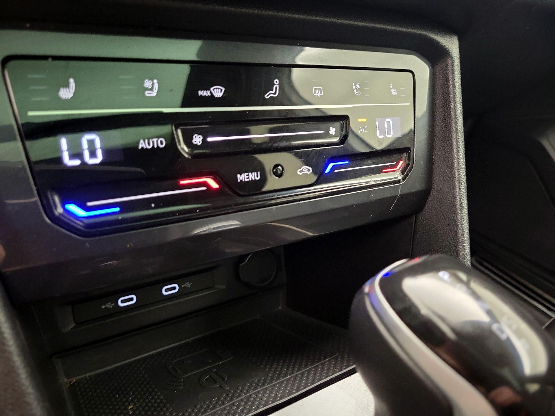 Thumbnail: 2022 Volkswagen Tiguan - 17