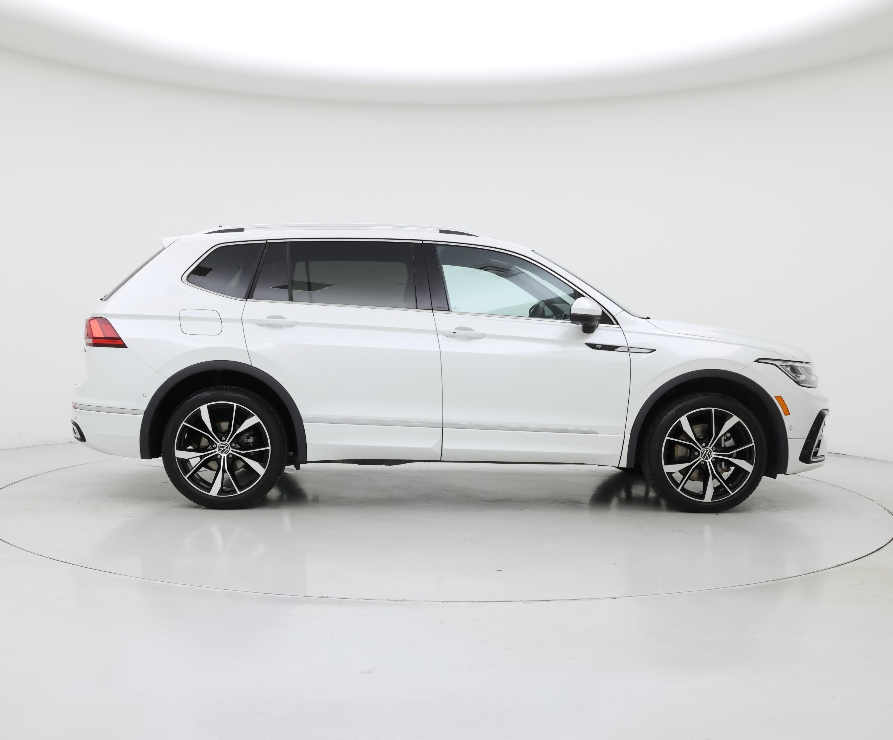 Thumbnail: 2022 Volkswagen Tiguan - 7