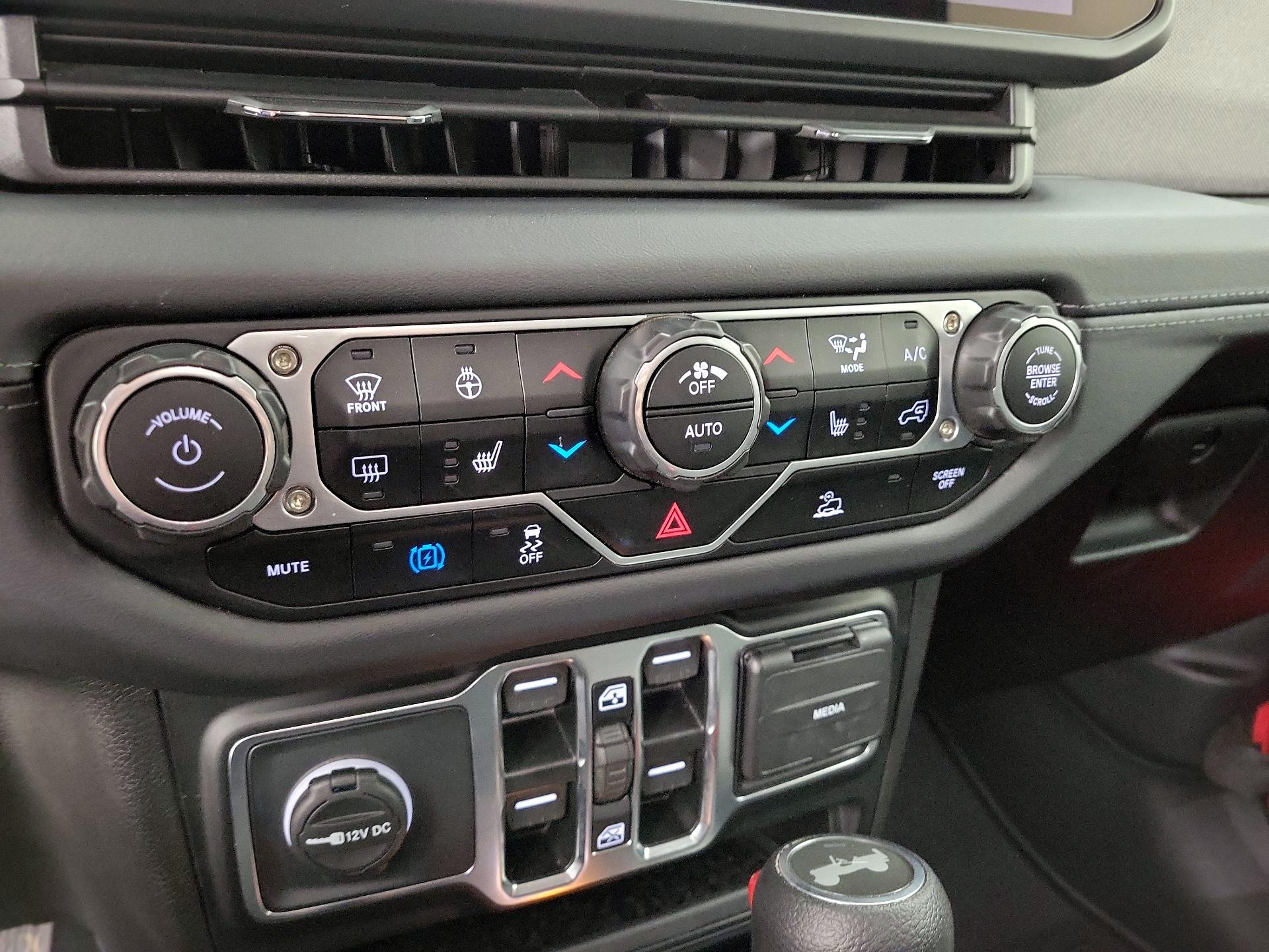 Thumbnail: 2025 Jeep Wrangler - 16