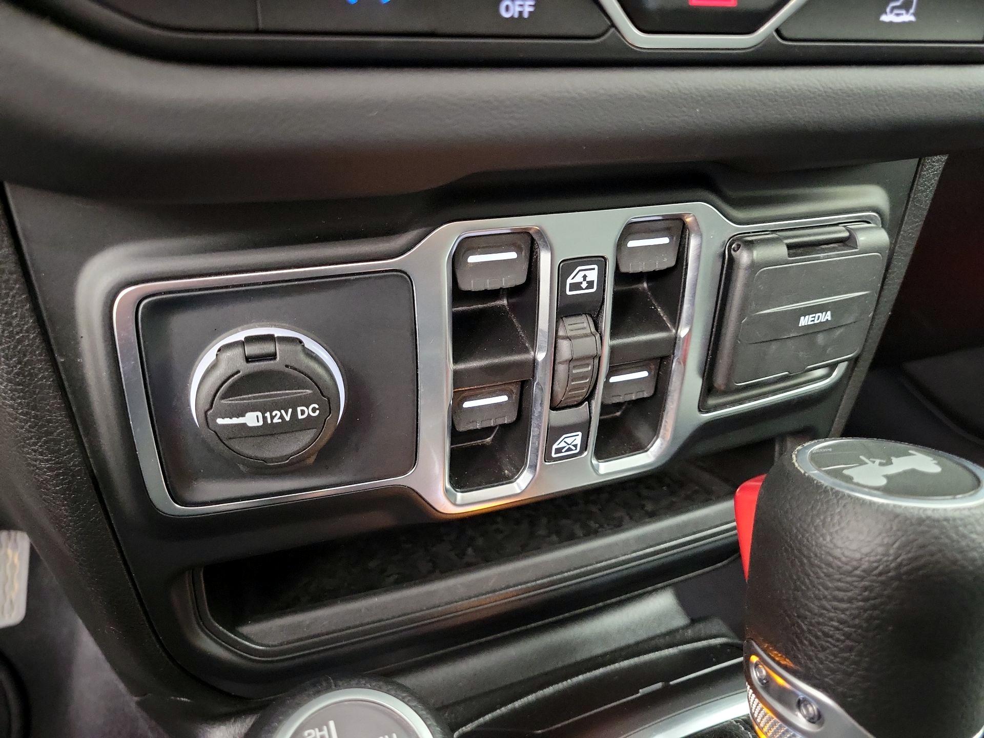 Thumbnail: 2025 Jeep Wrangler - 18