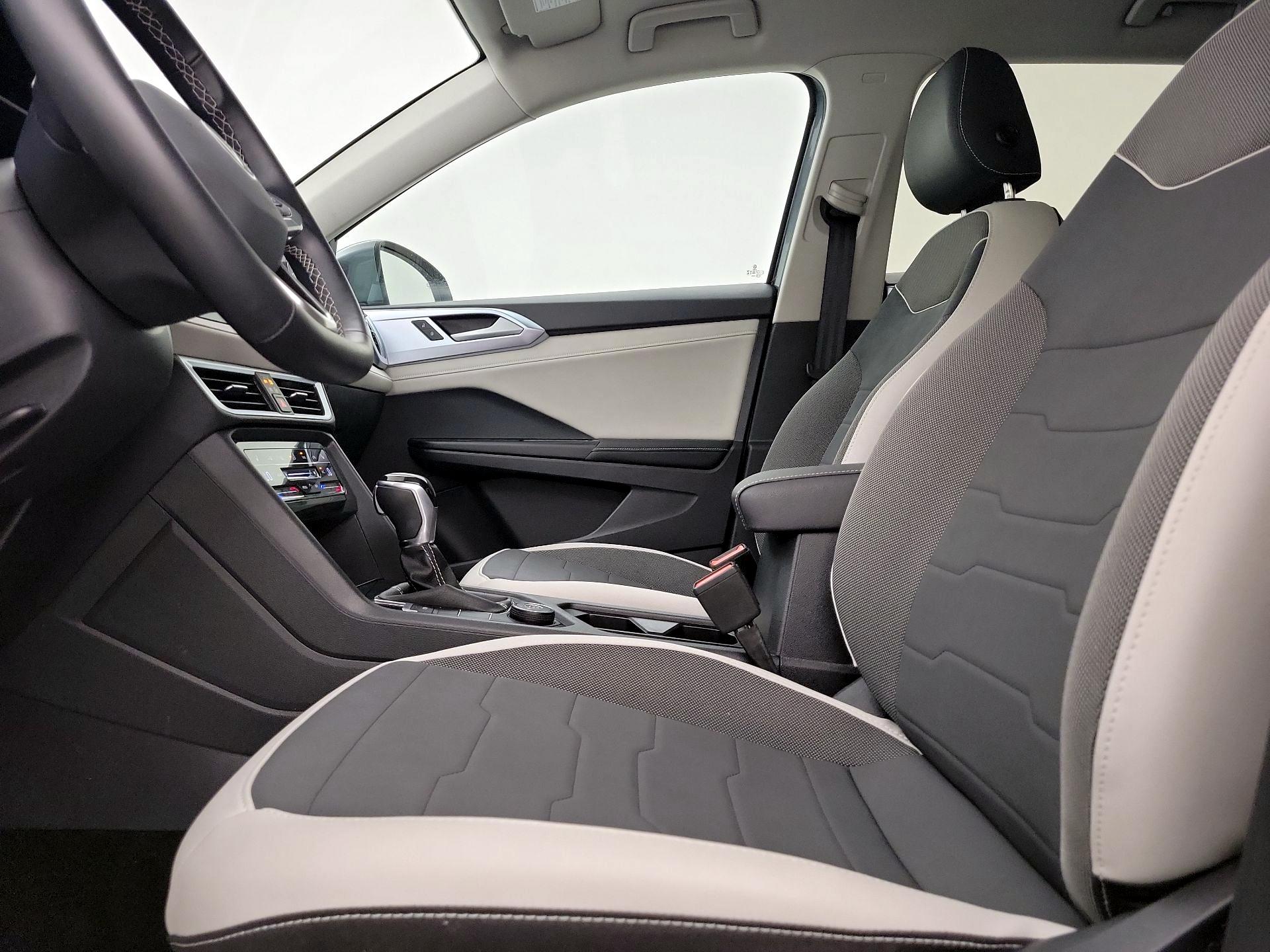 Thumbnail: 2025 Volkswagen Taos - 11