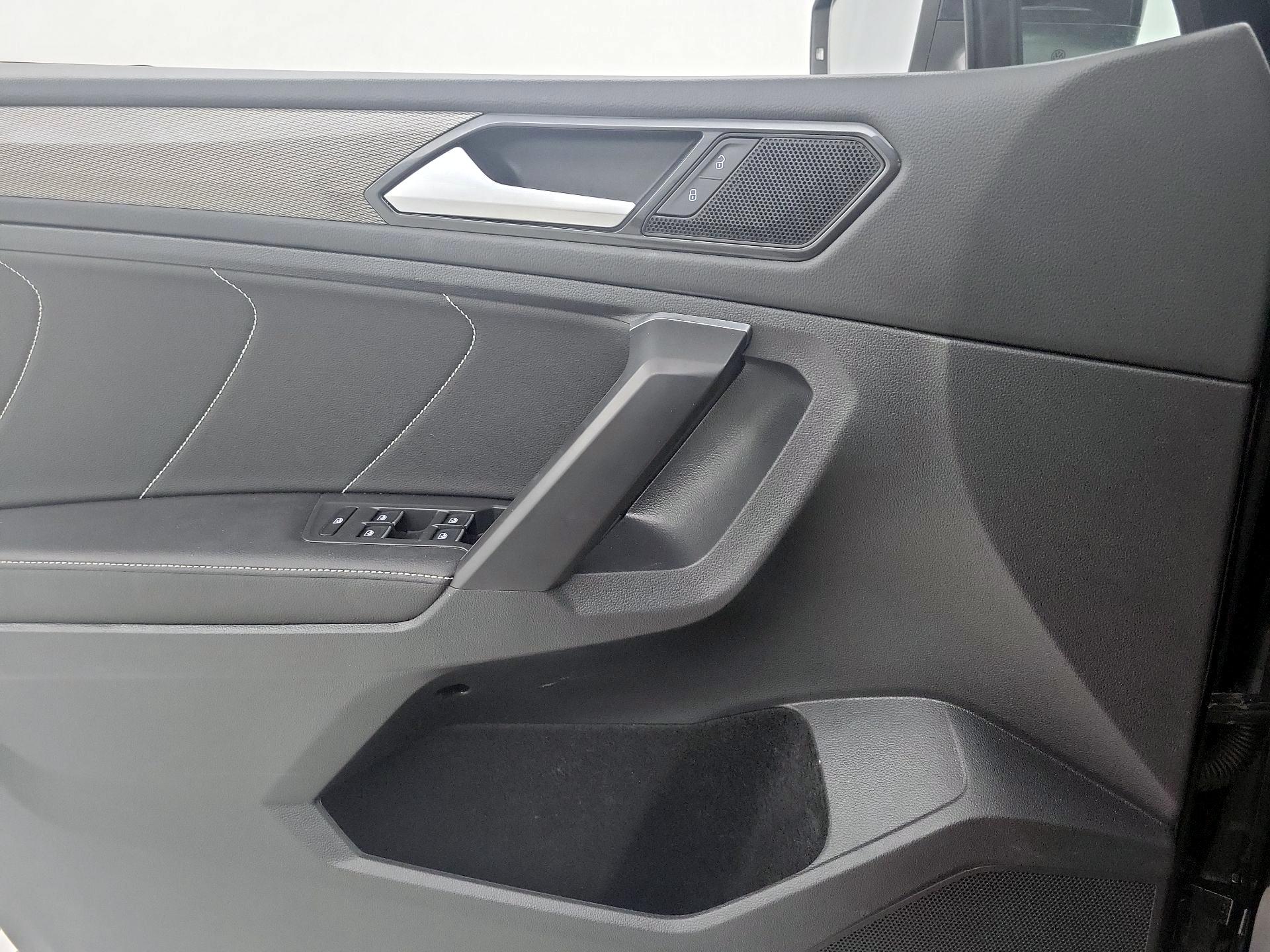 Thumbnail: 2022 Volkswagen Tiguan - 12