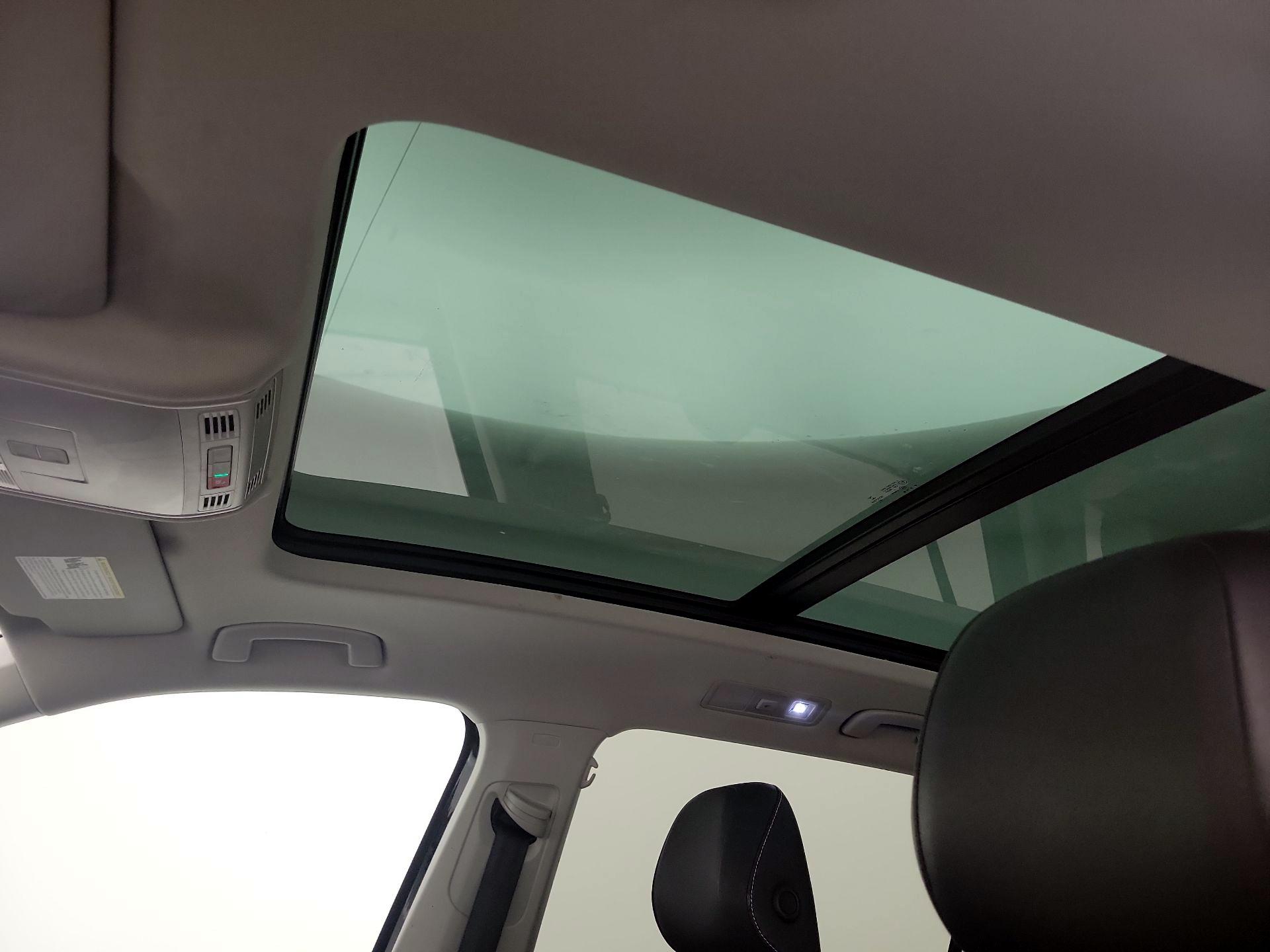 Thumbnail: 2022 Volkswagen Tiguan - 19