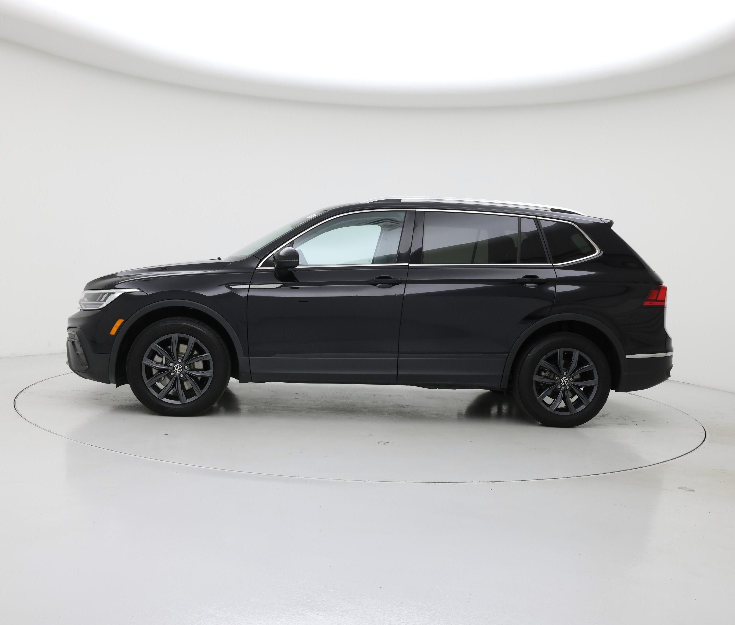 Thumbnail: 2022 Volkswagen Tiguan - 3