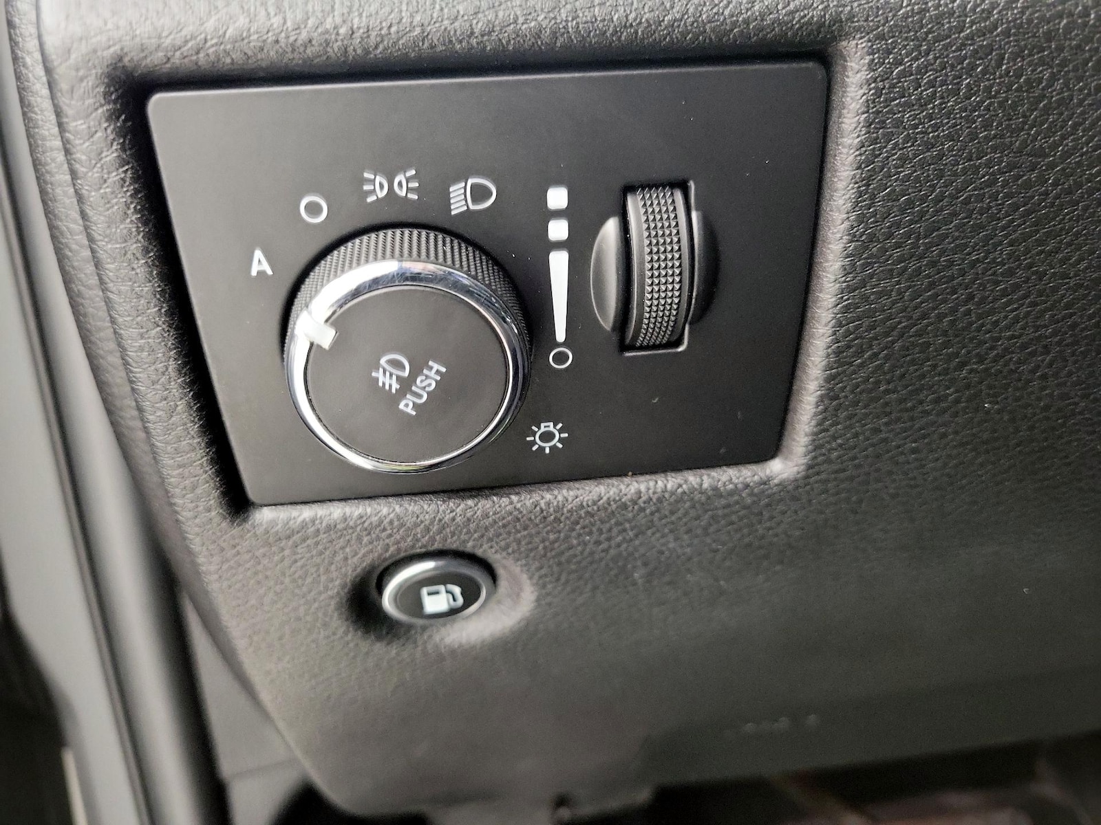2019 Jeep Grand Cherokee Altitude - Photo 14