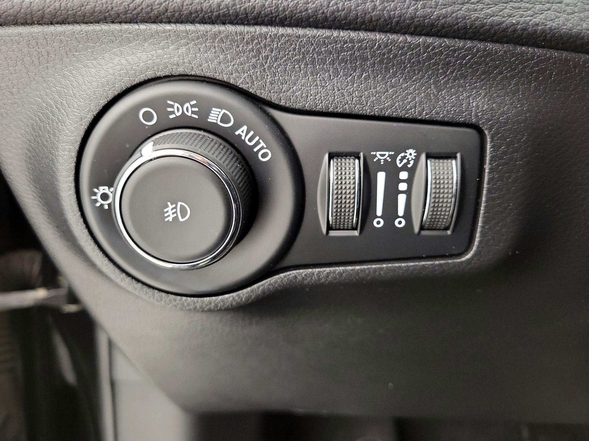 Thumbnail: 2020 Jeep Compass - 13