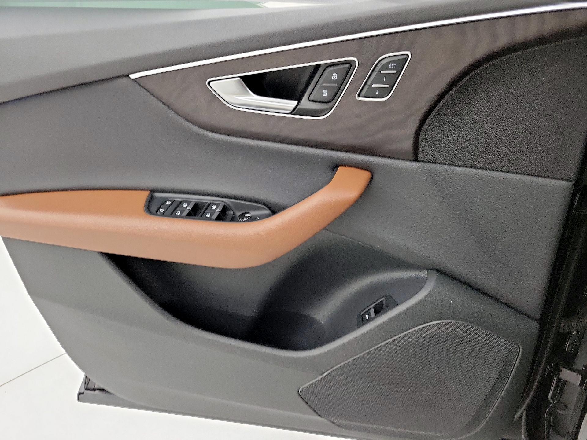 Thumbnail: 2021 Audi Q8 - 12