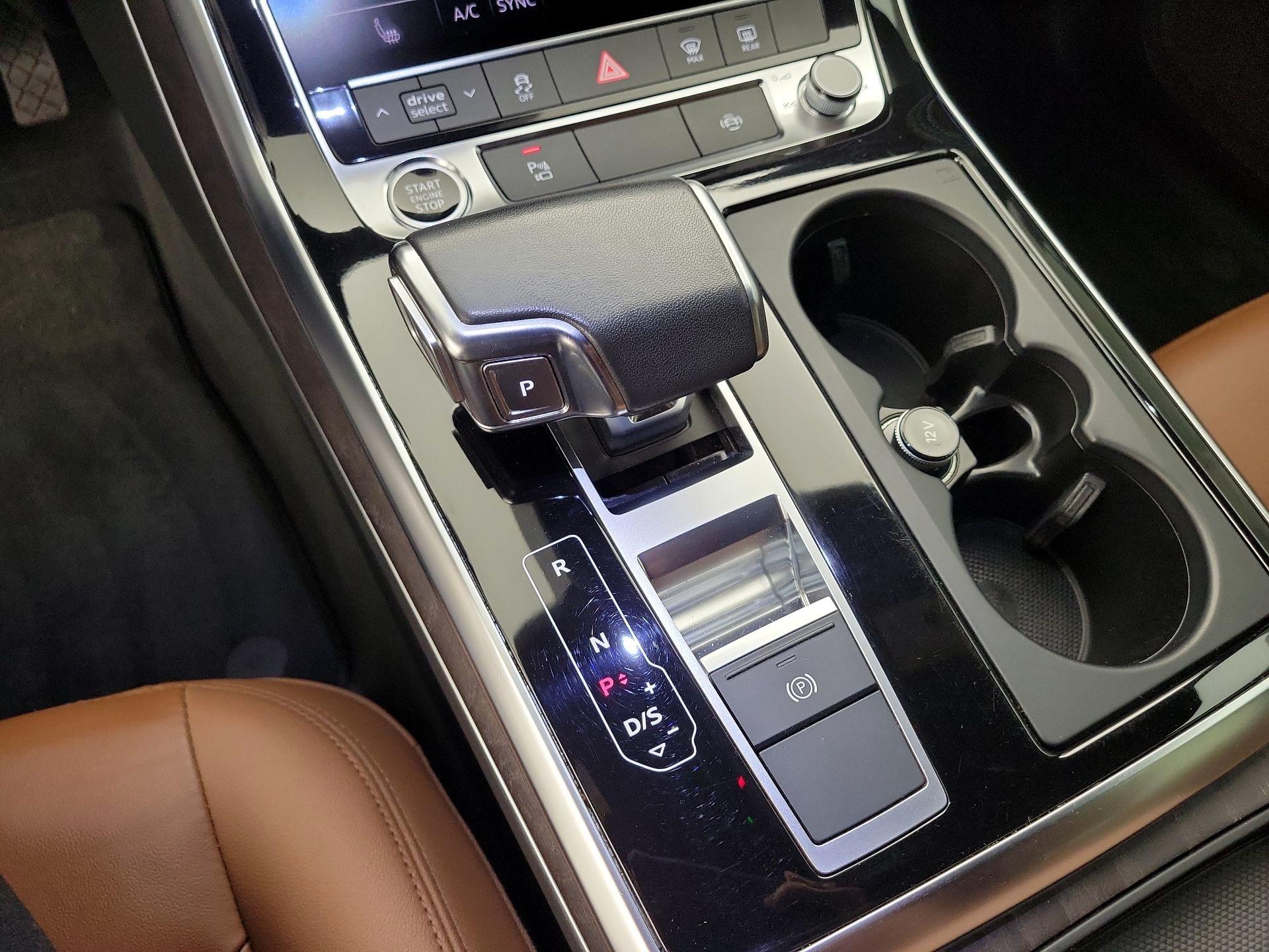 Thumbnail: 2021 Audi Q8 - 17