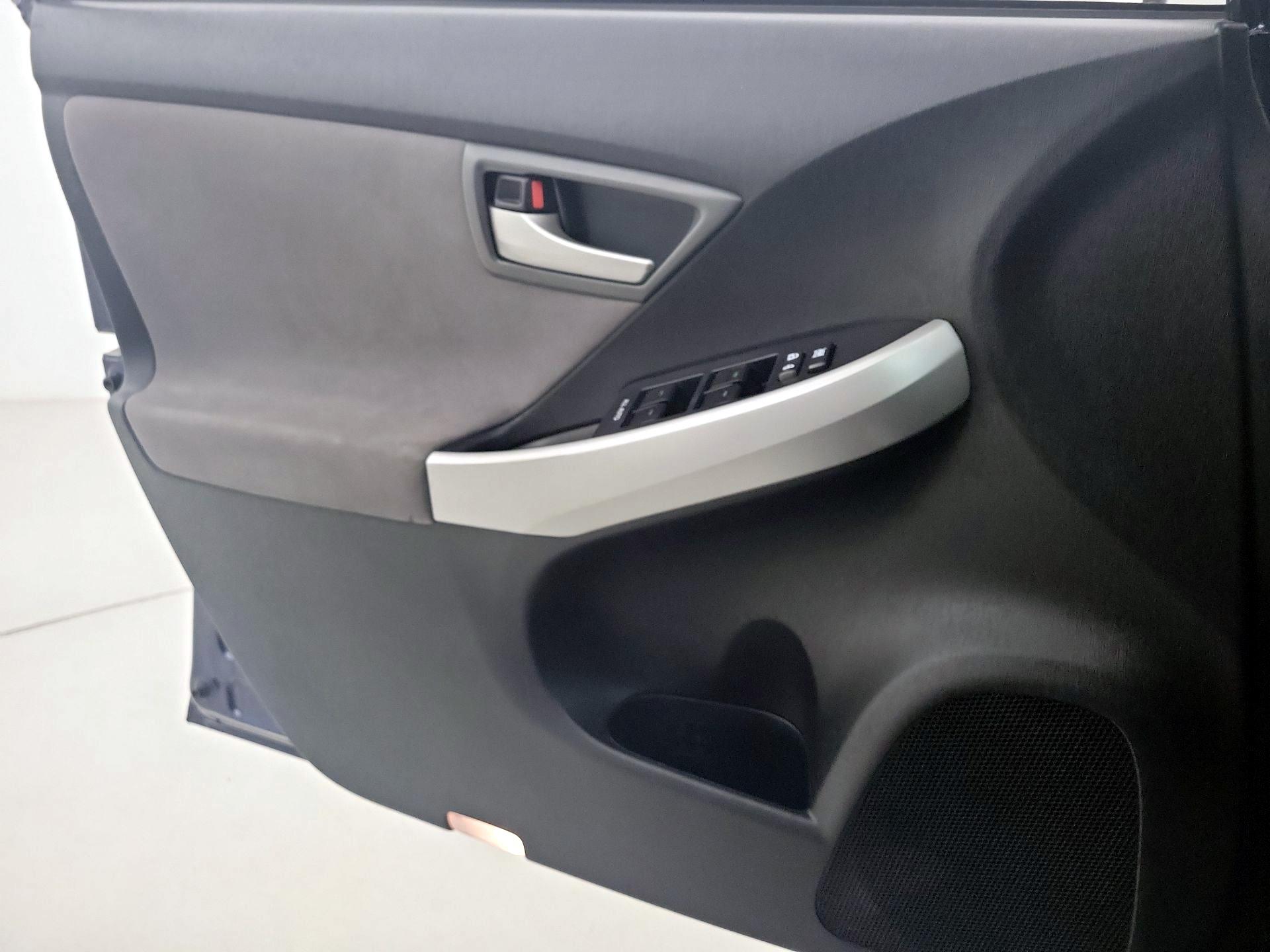 Thumbnail: 2015 Toyota Prius - 12