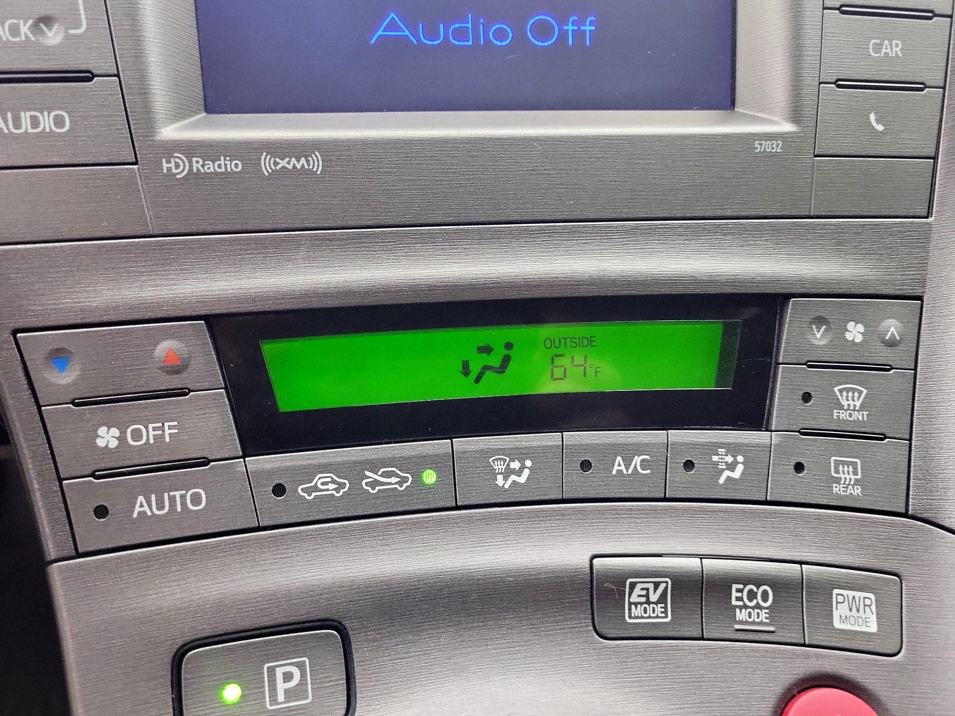 Thumbnail: 2015 Toyota Prius - 16