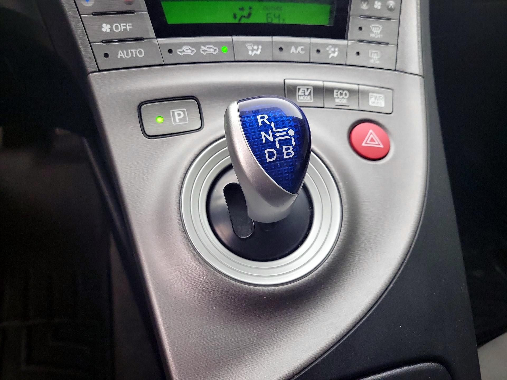 Thumbnail: 2015 Toyota Prius - 17