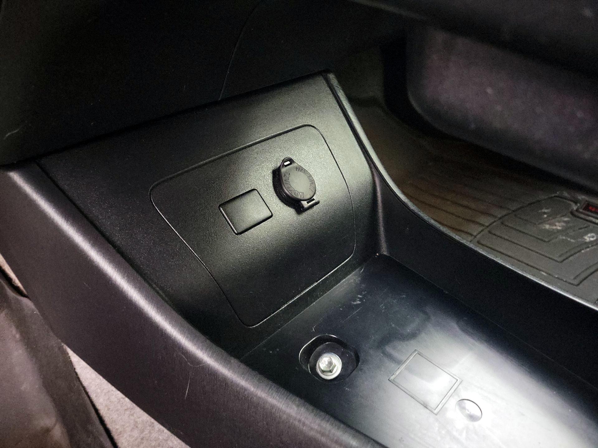 Thumbnail: 2015 Toyota Prius - 18