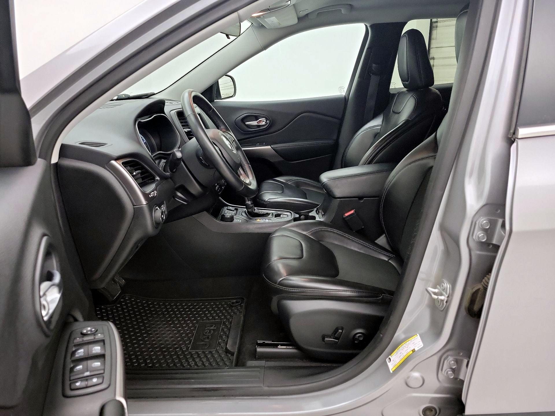 Thumbnail: 2019 Jeep Cherokee - 11