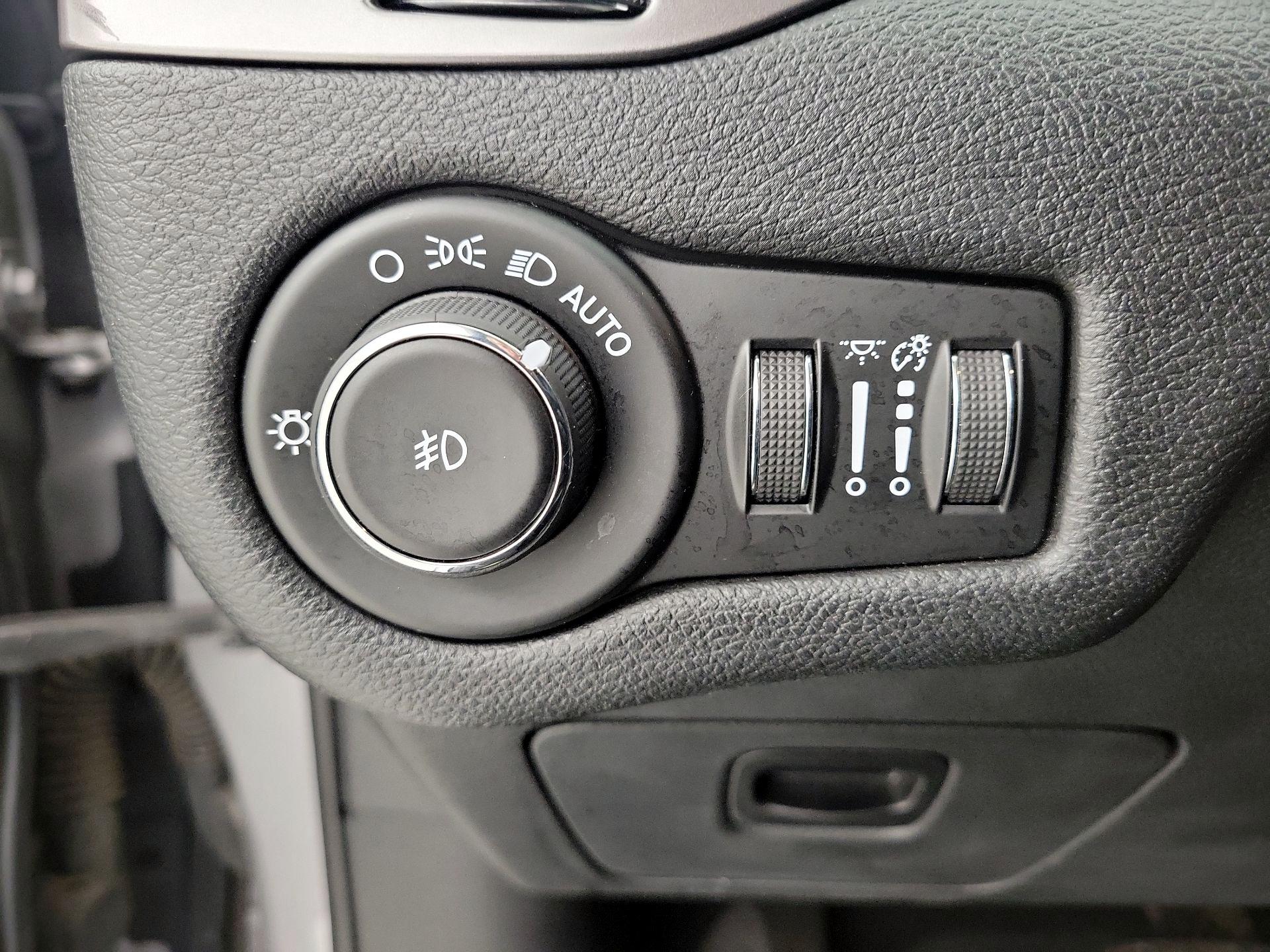 Thumbnail: 2019 Jeep Cherokee - 13