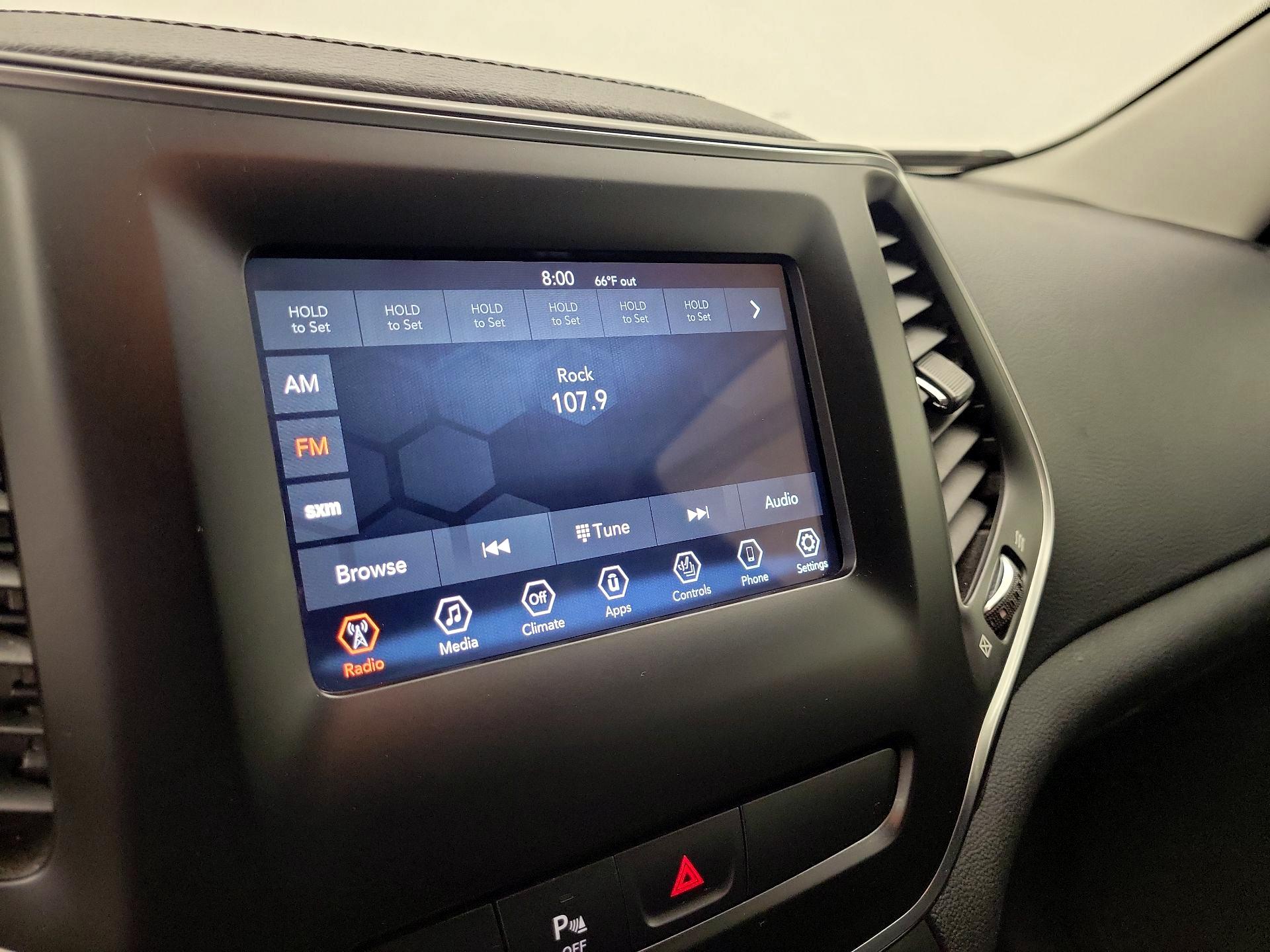 Thumbnail: 2019 Jeep Cherokee - 15